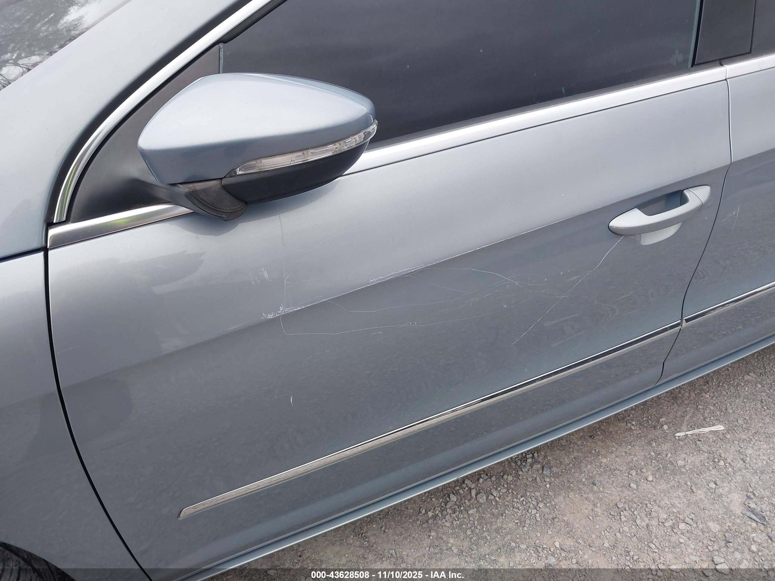 VOLKSWAGEN CC image 6