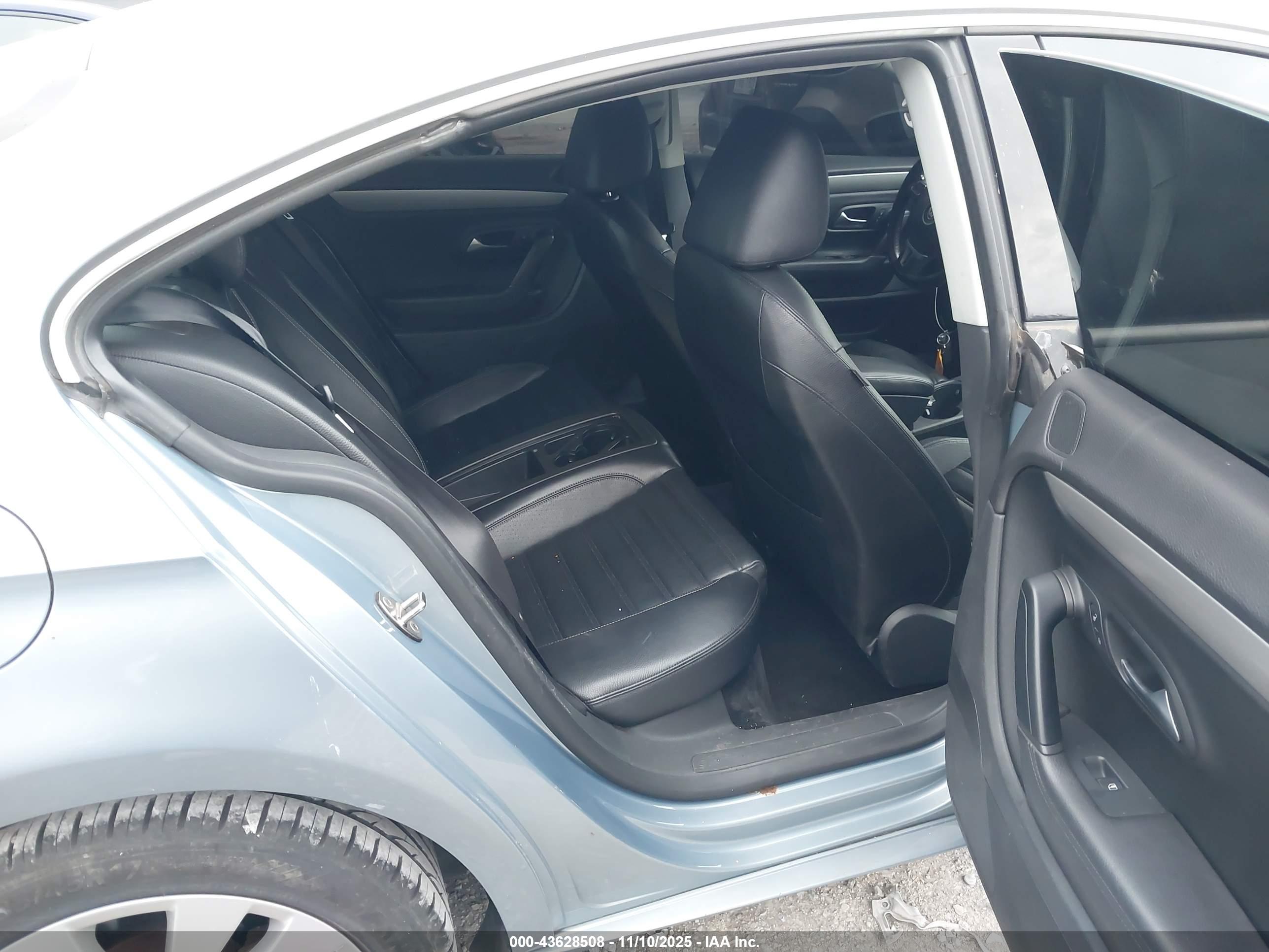 VOLKSWAGEN CC image 8