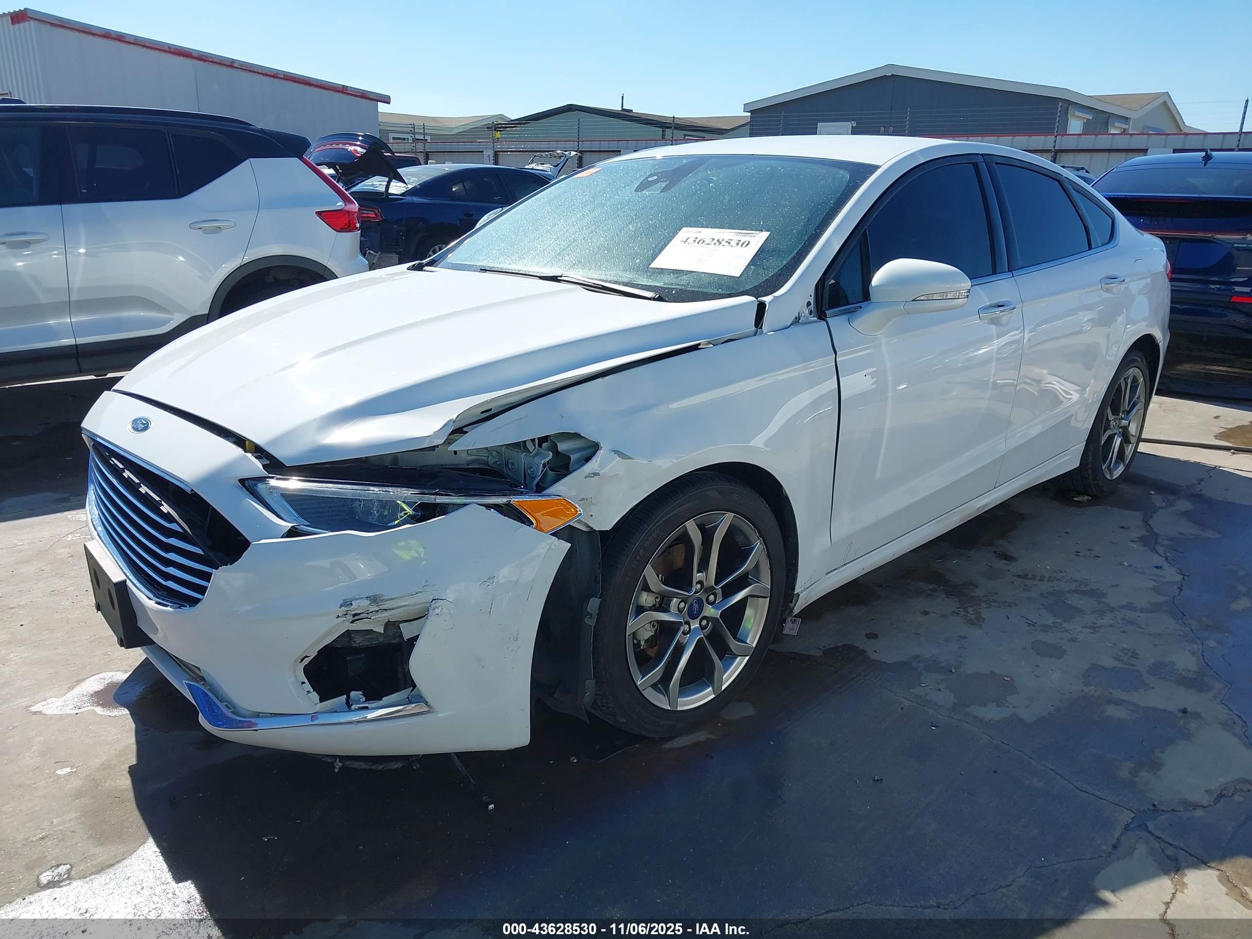 FORD FUSION image 2