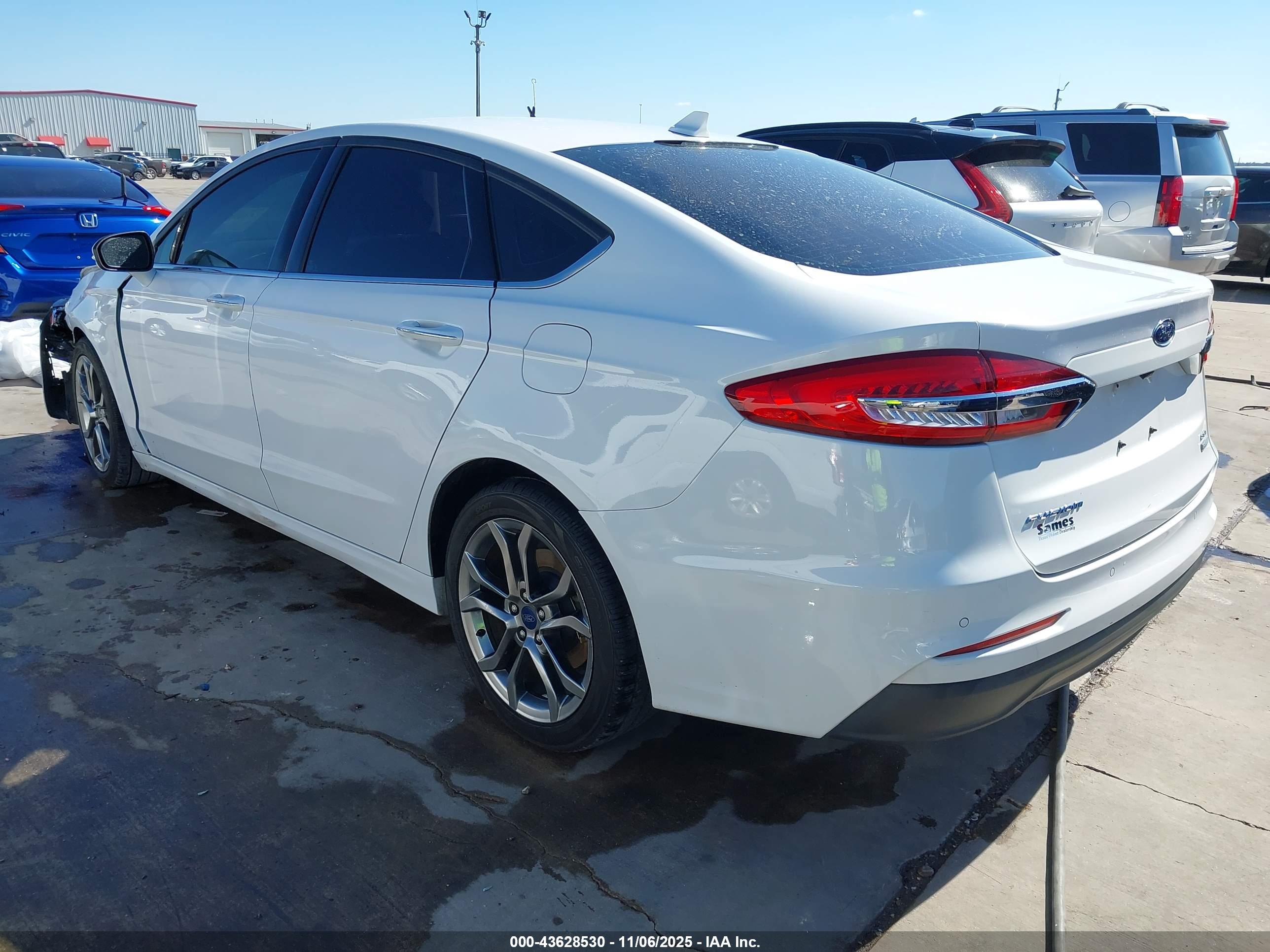 FORD FUSION image 3