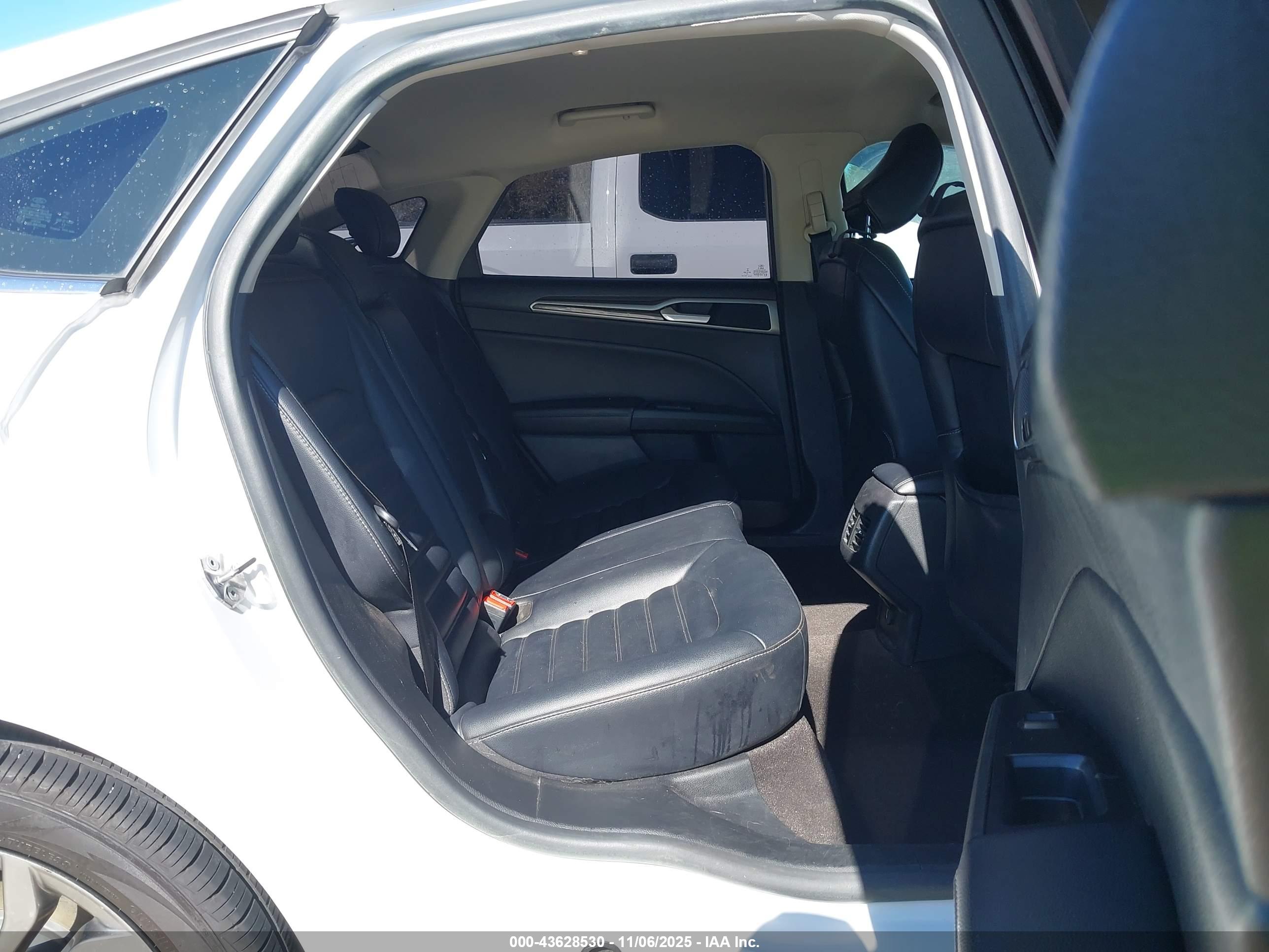 FORD FUSION image 8