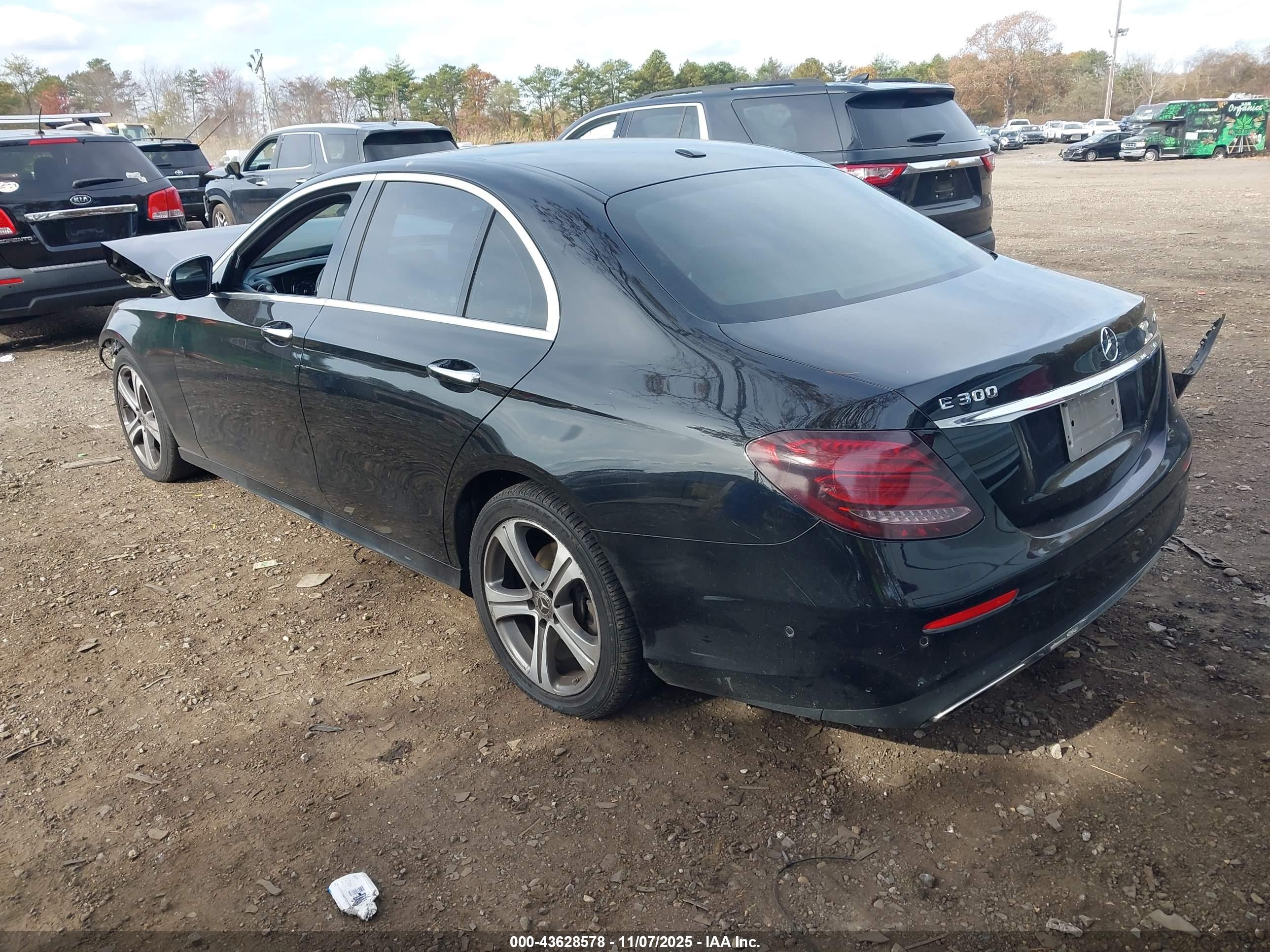 MERCEDES-BENZ E image 3