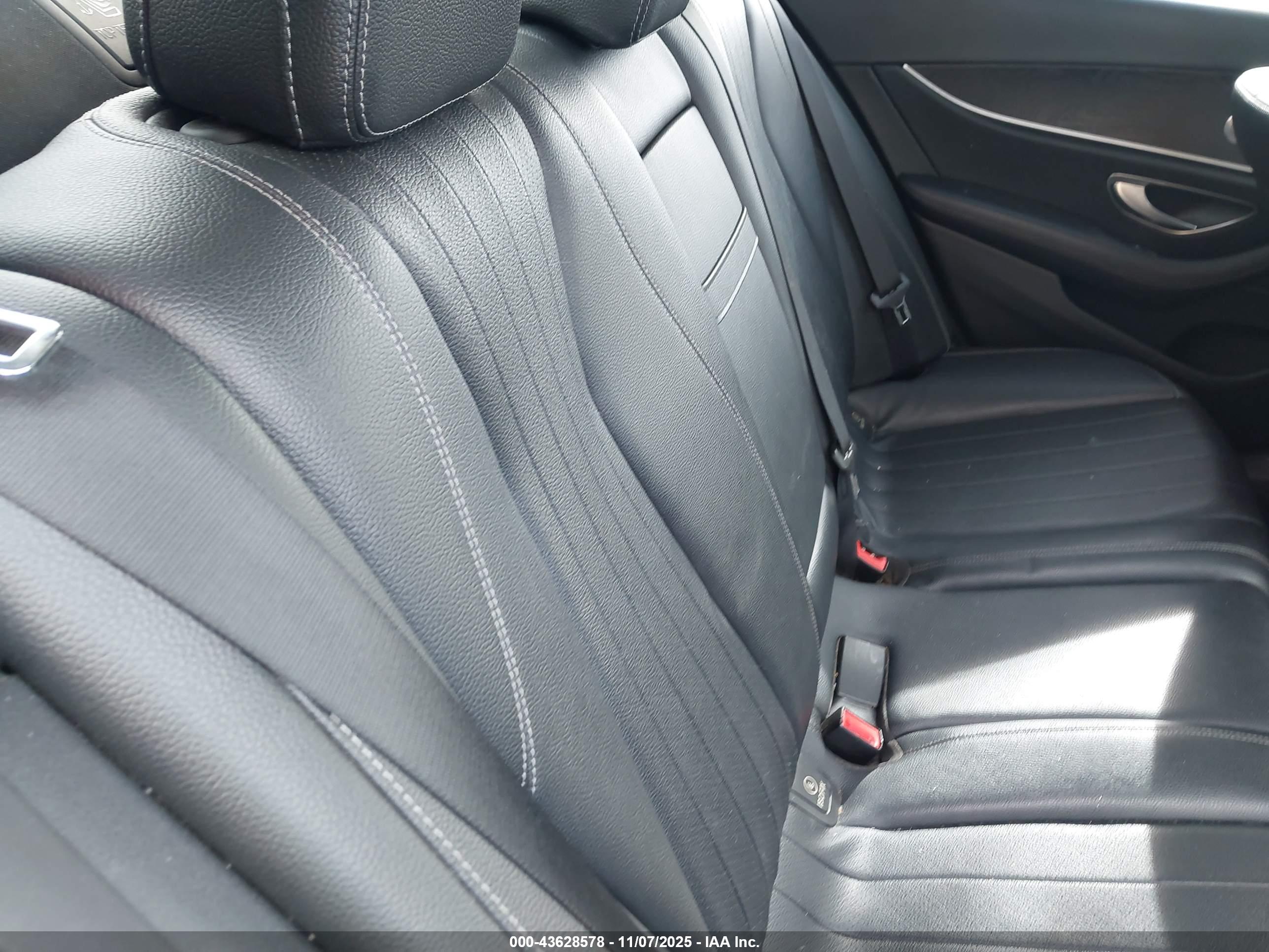 MERCEDES-BENZ E image 8