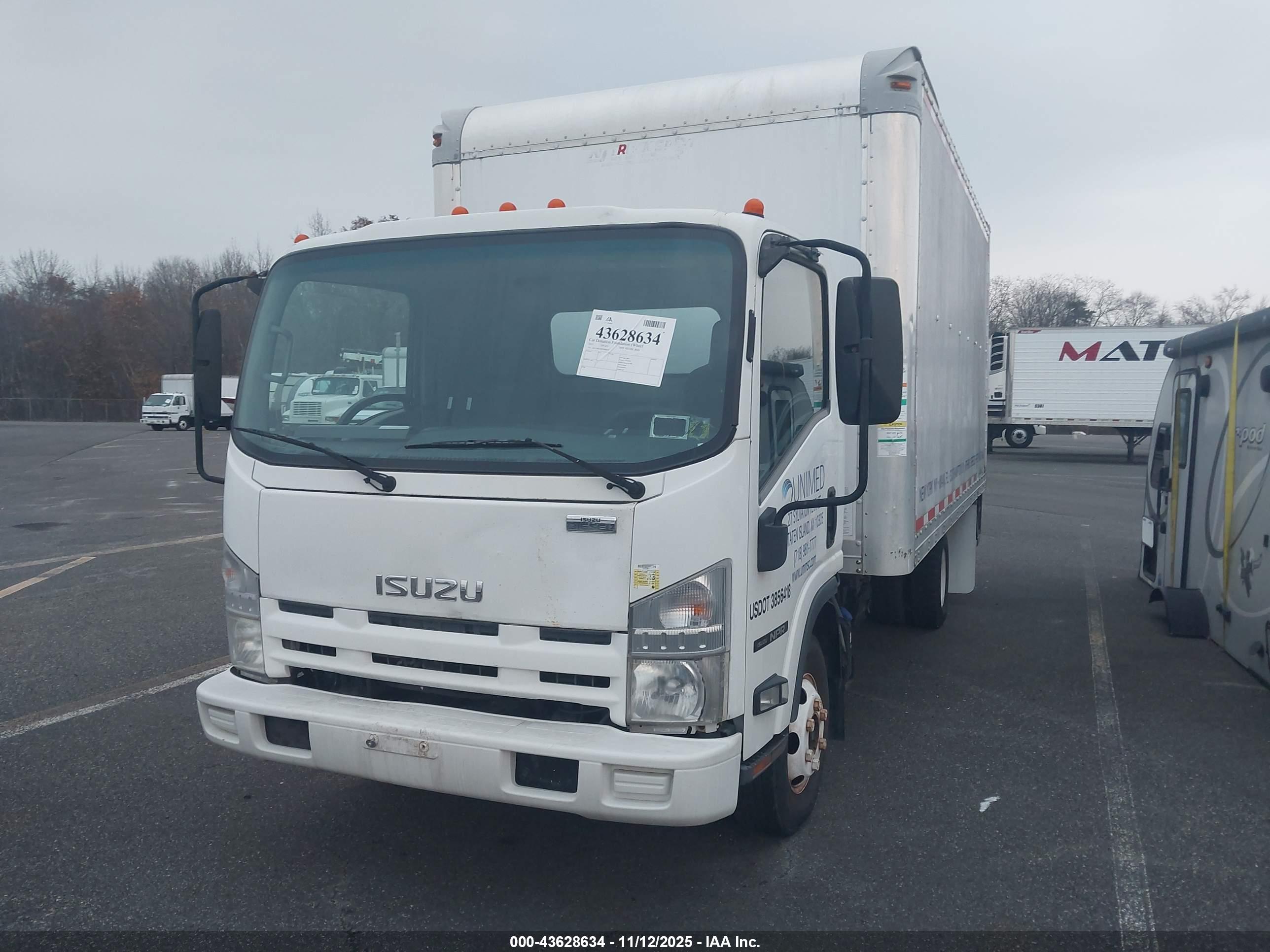 ISUZU NPR image 2