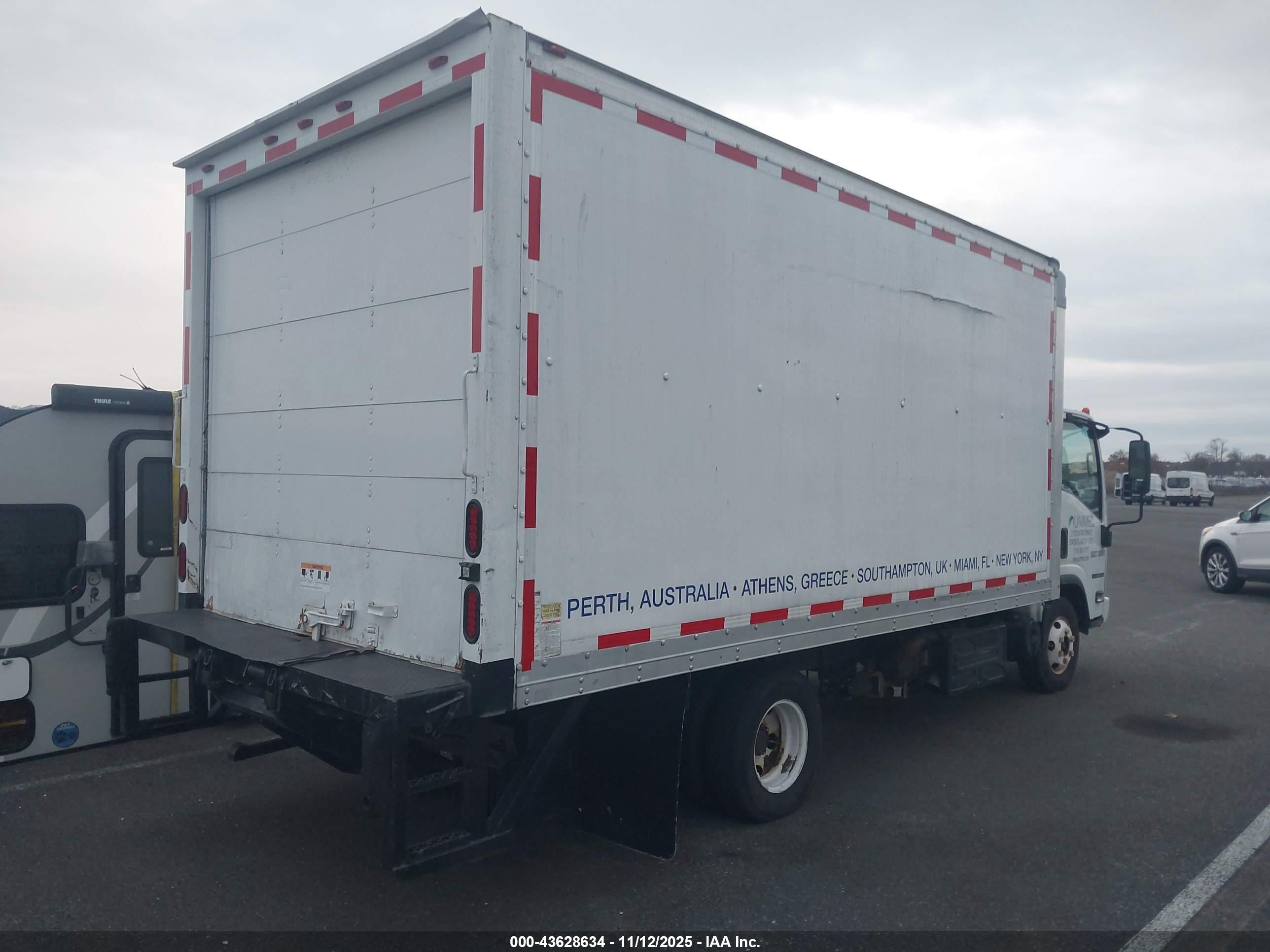 ISUZU NPR image 4