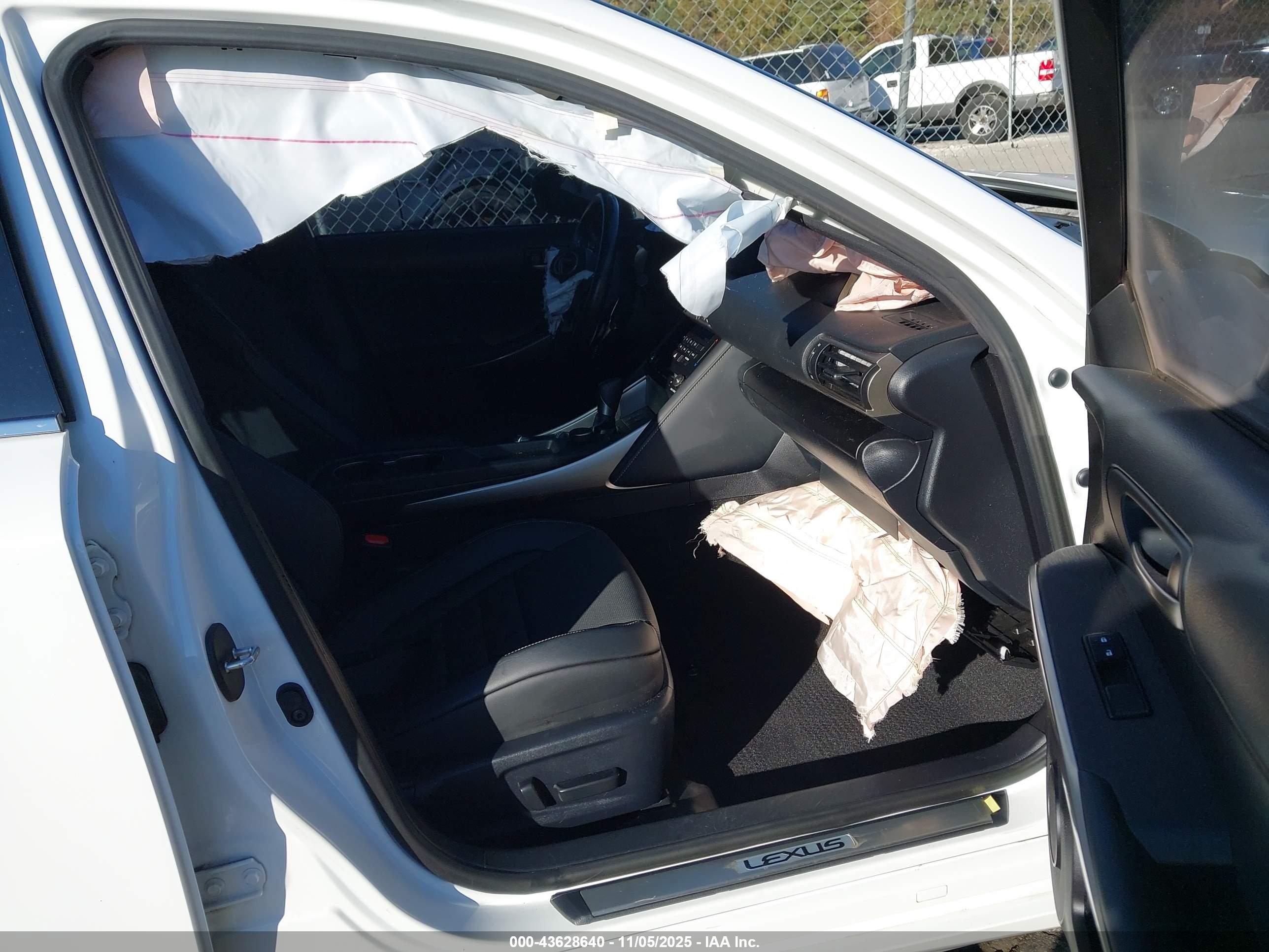 LEXUS IS image 5