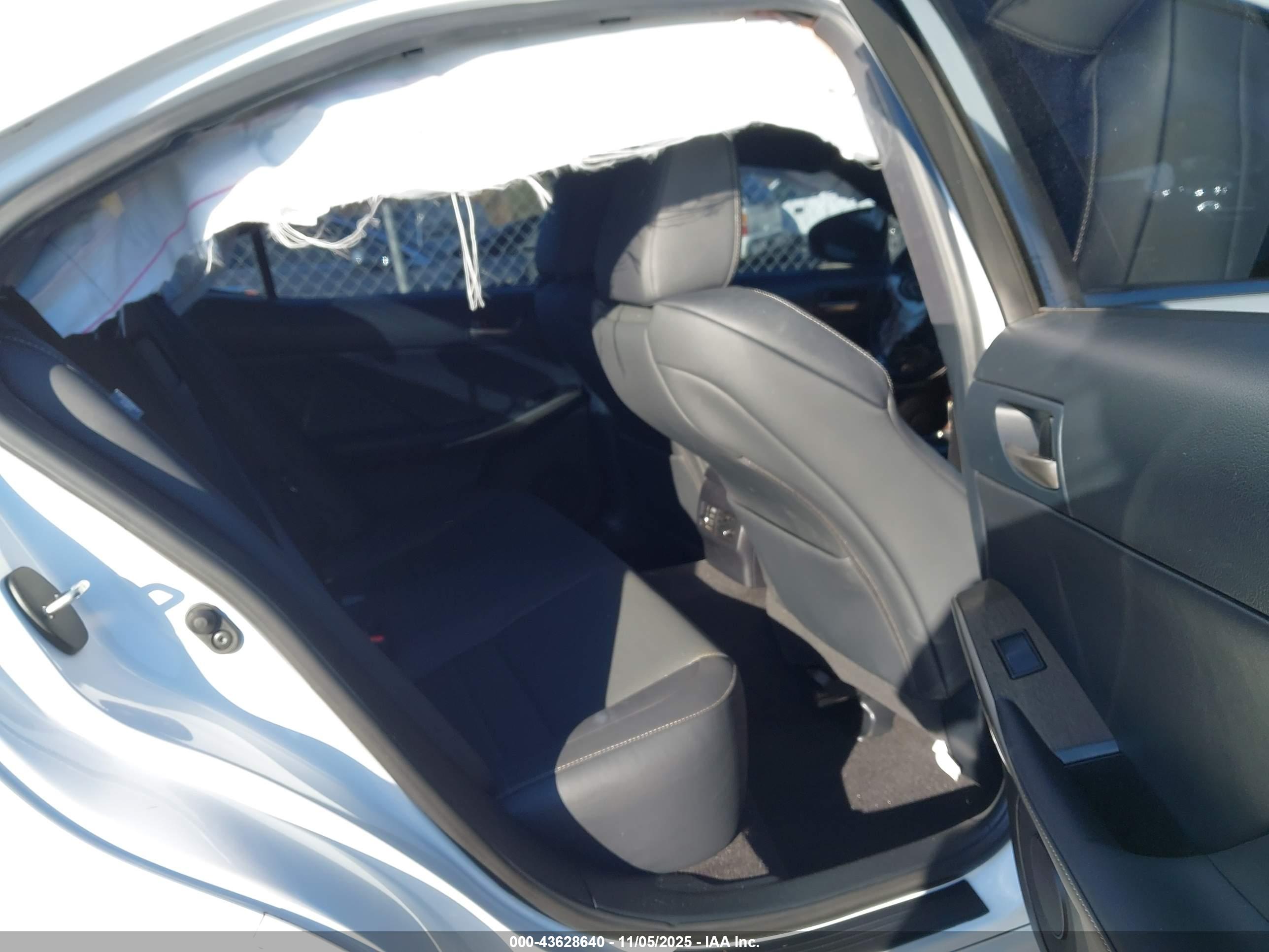 LEXUS IS image 8