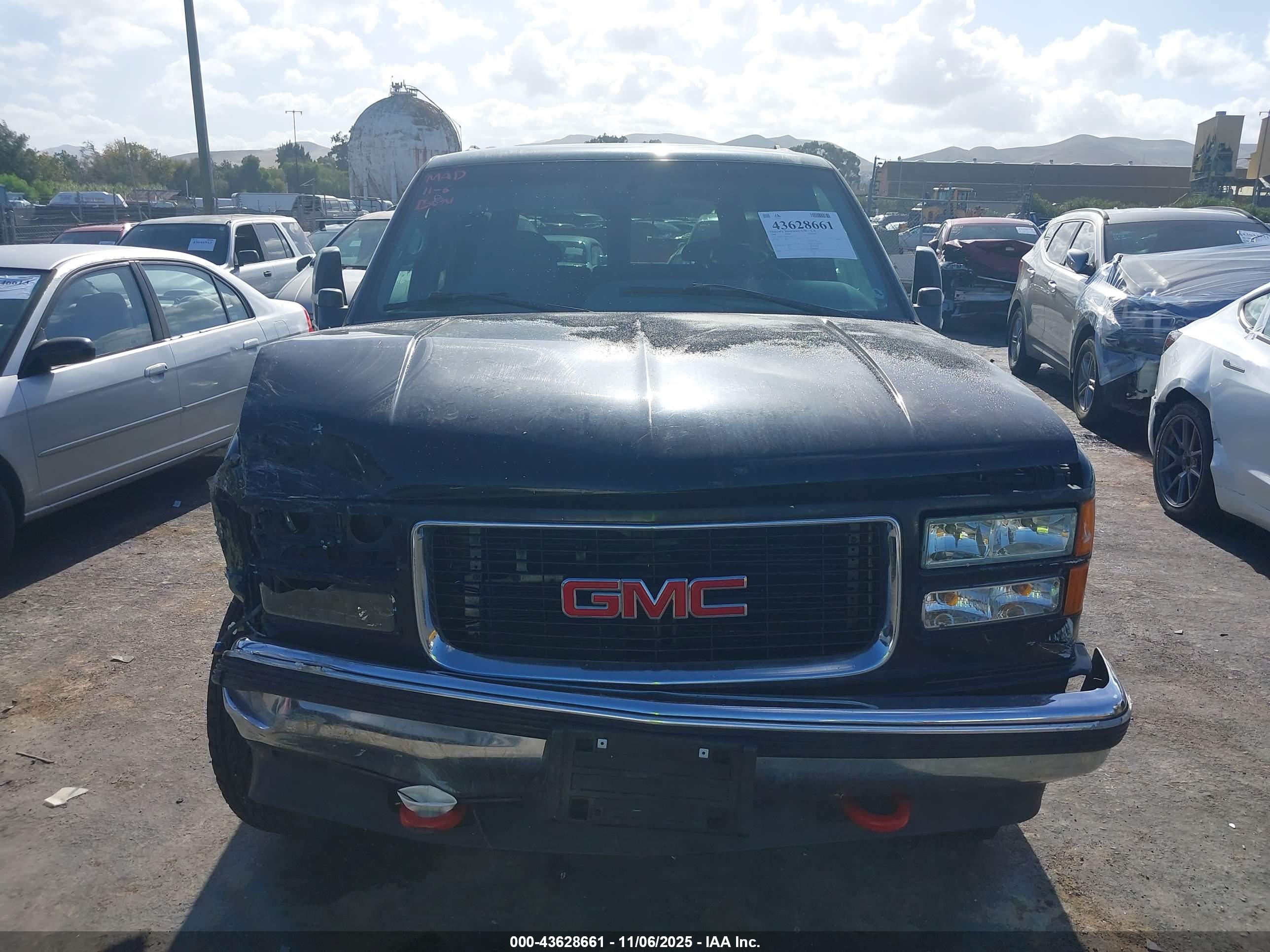 GMC YUKON image 6