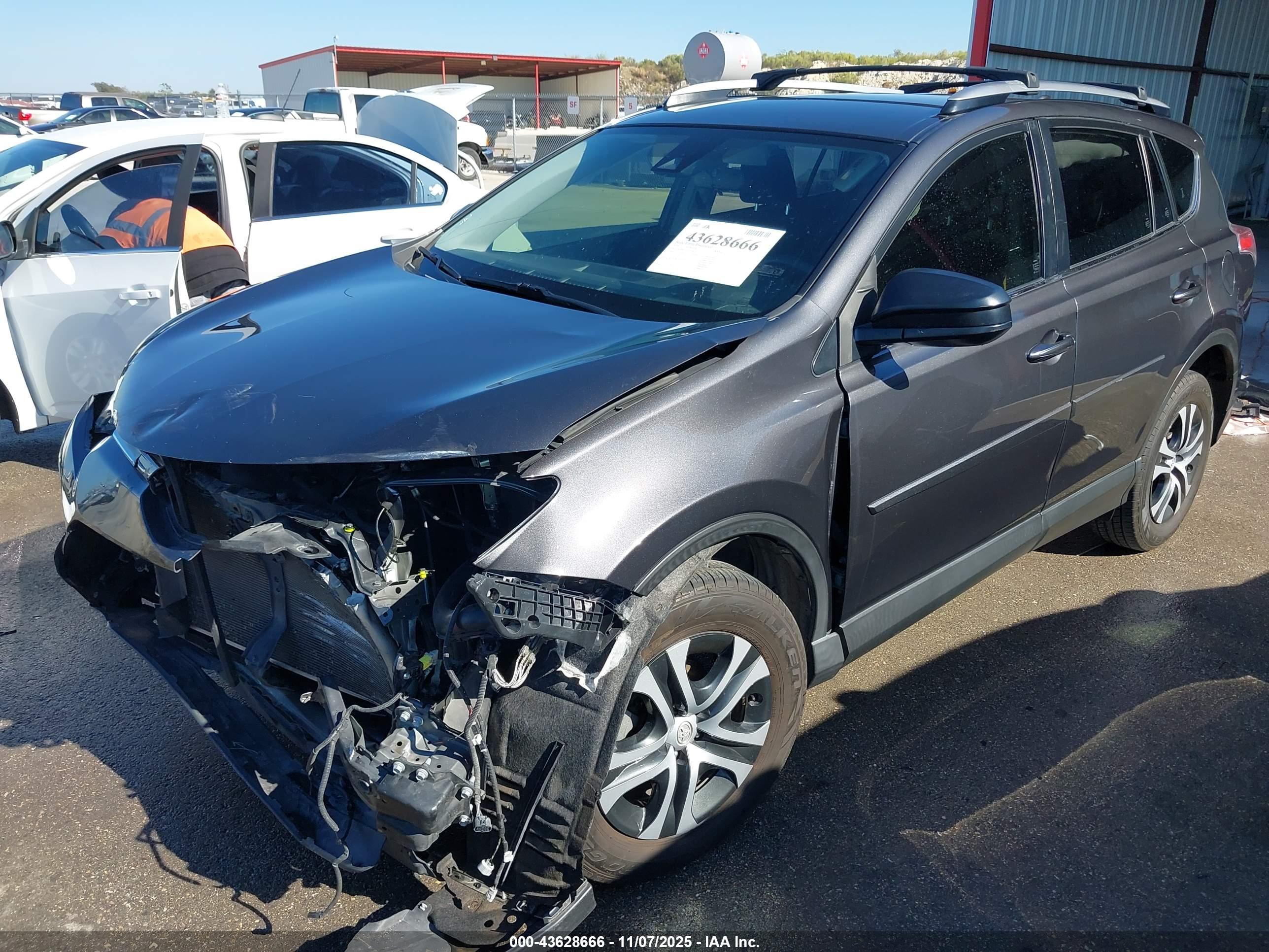 TOYOTA RAV4 image 2