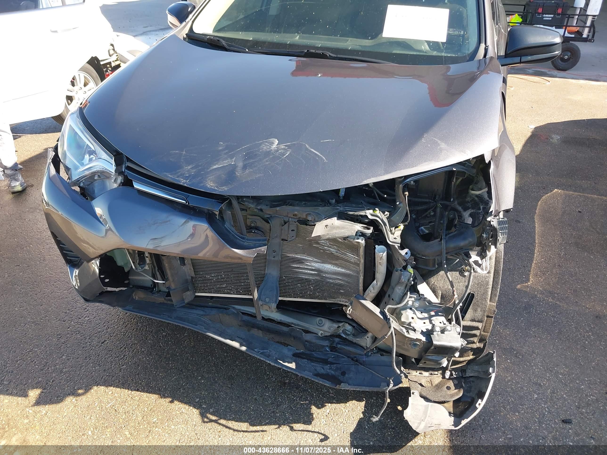 TOYOTA RAV4 image 6