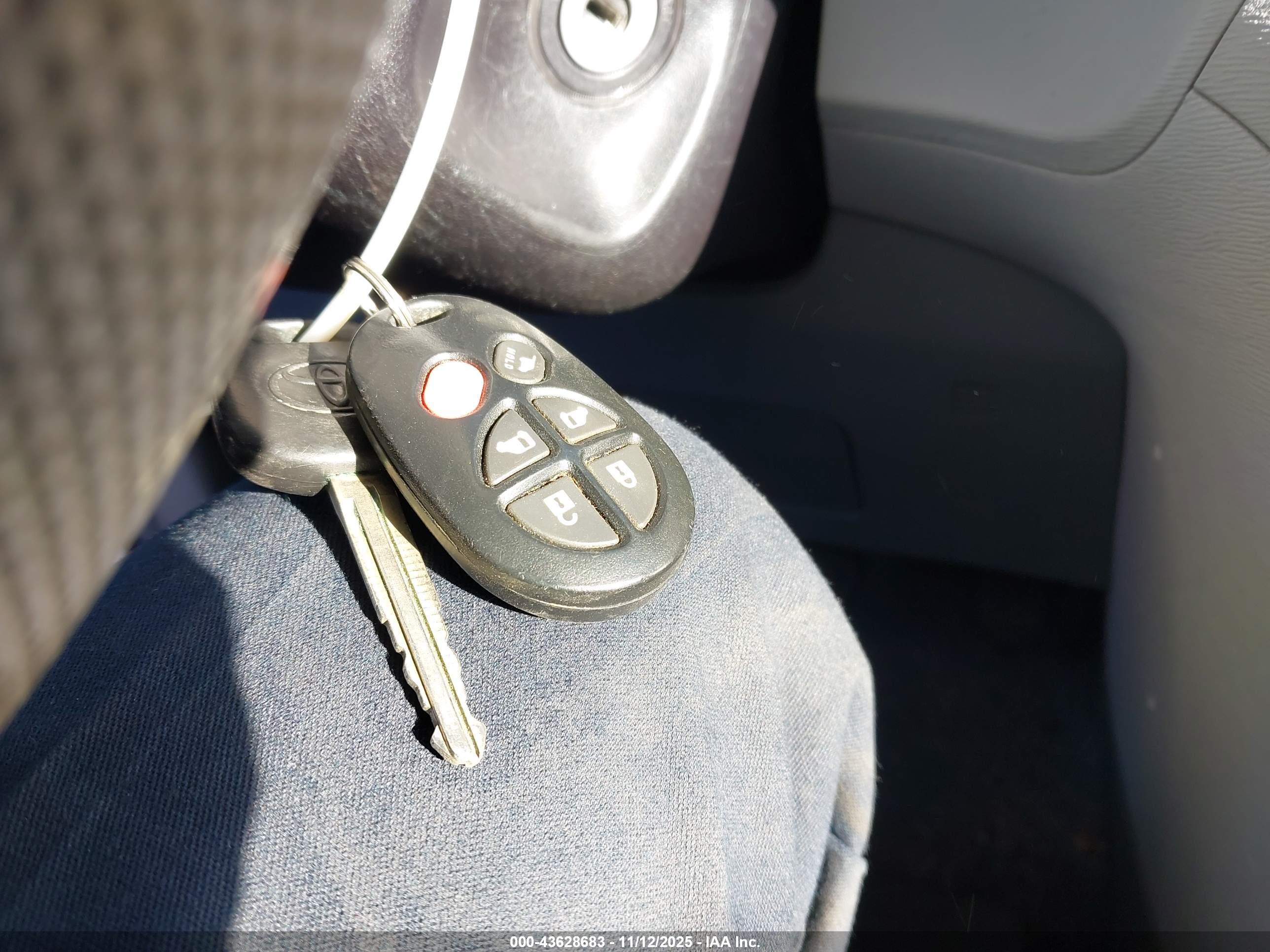 TOYOTA SIENNA image 11