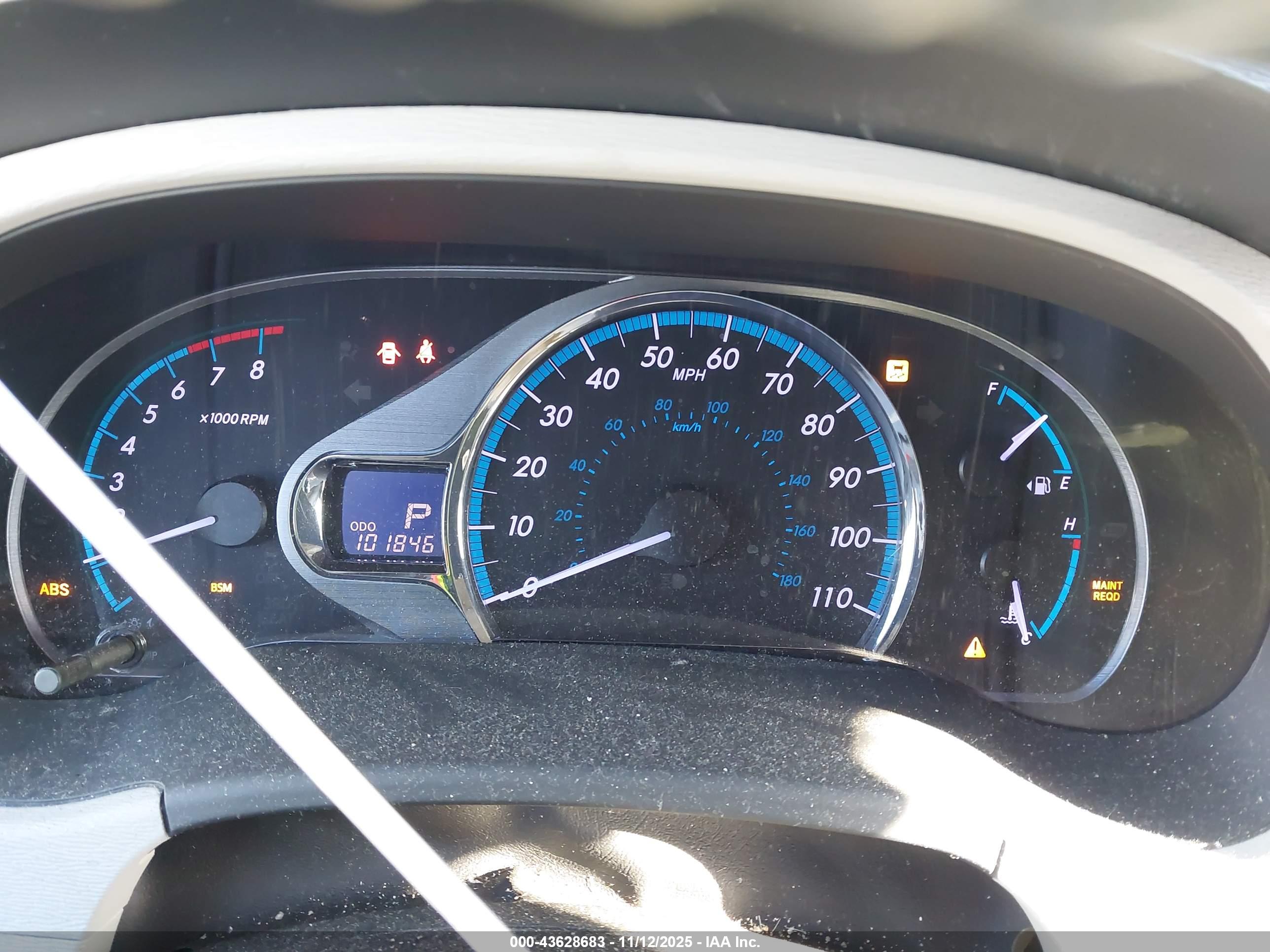 TOYOTA SIENNA image 7