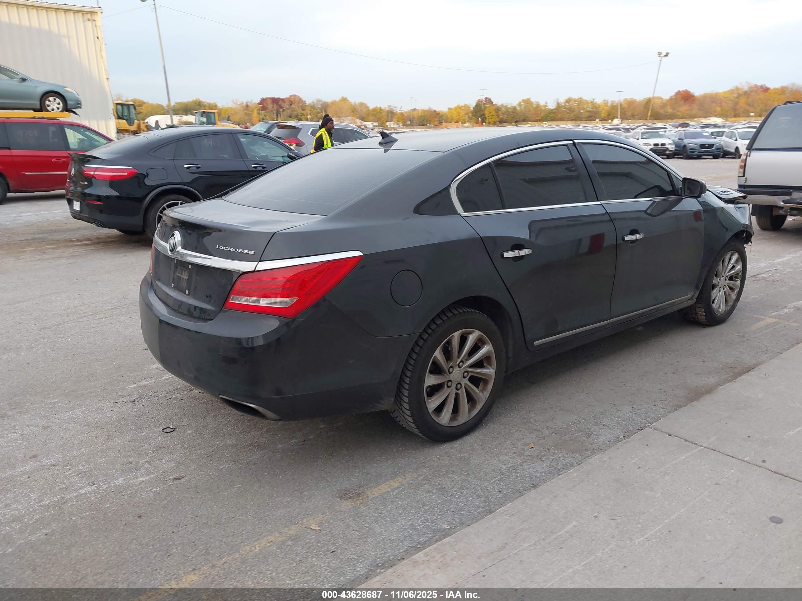 BUICK LACROSSE image 4