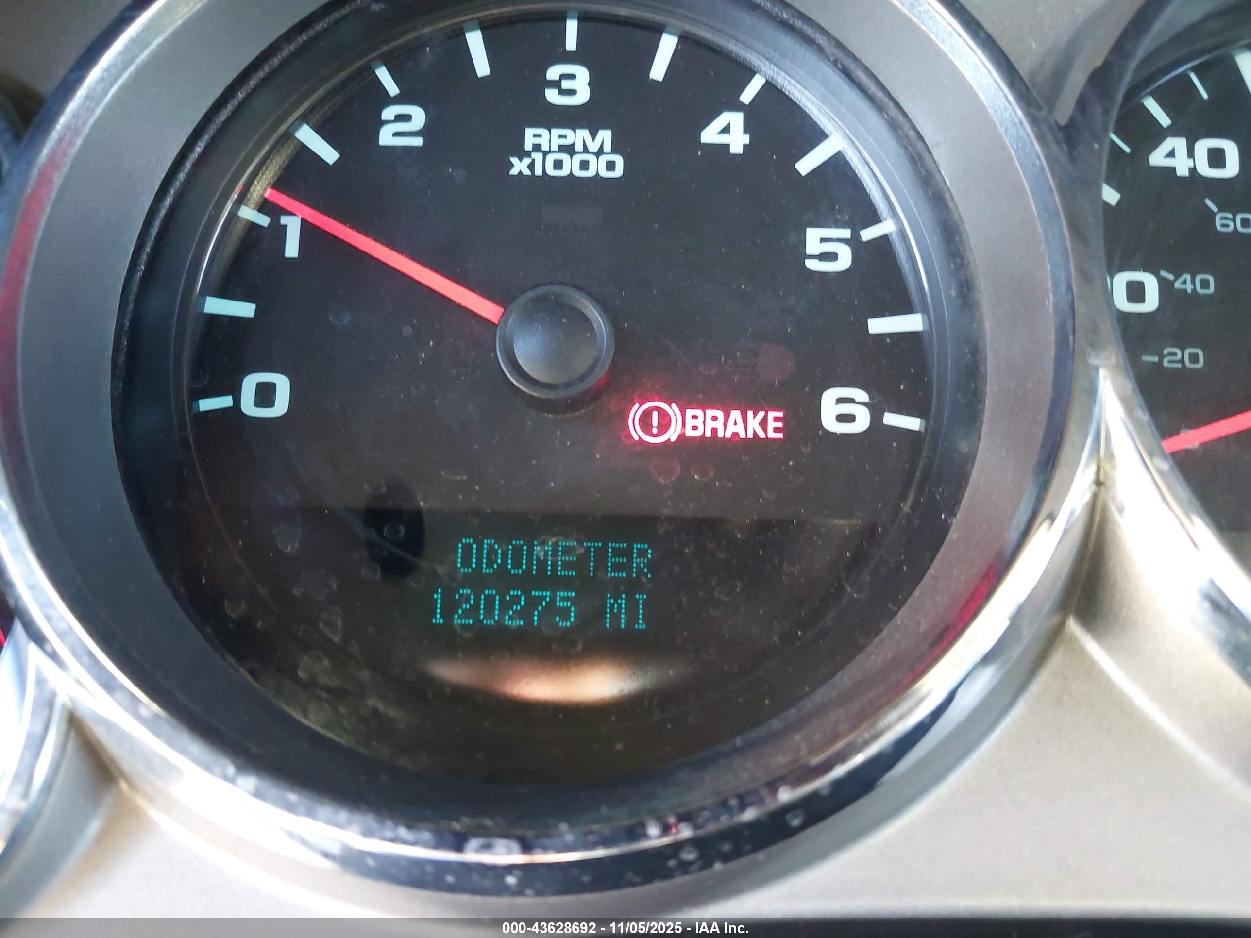 CHEVROLET SILVERADO image 6