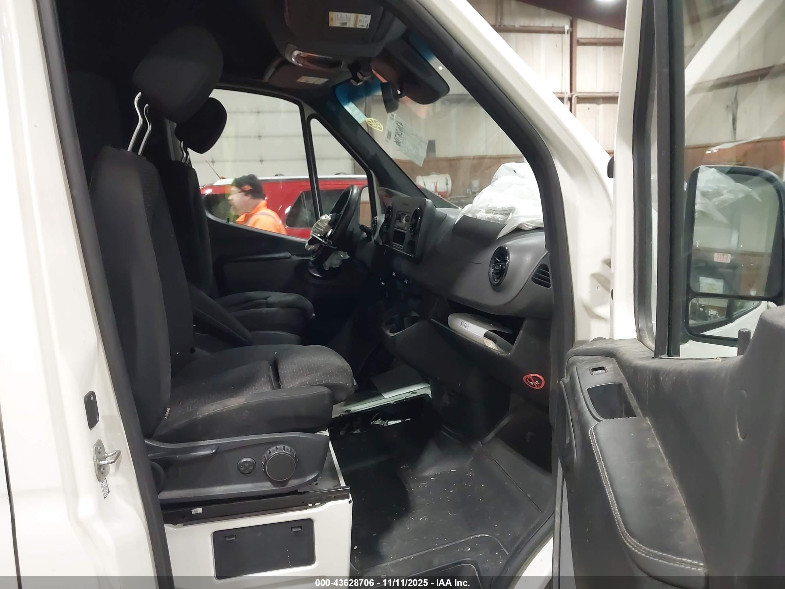 MERCEDES-BENZ SPRINTER image 5