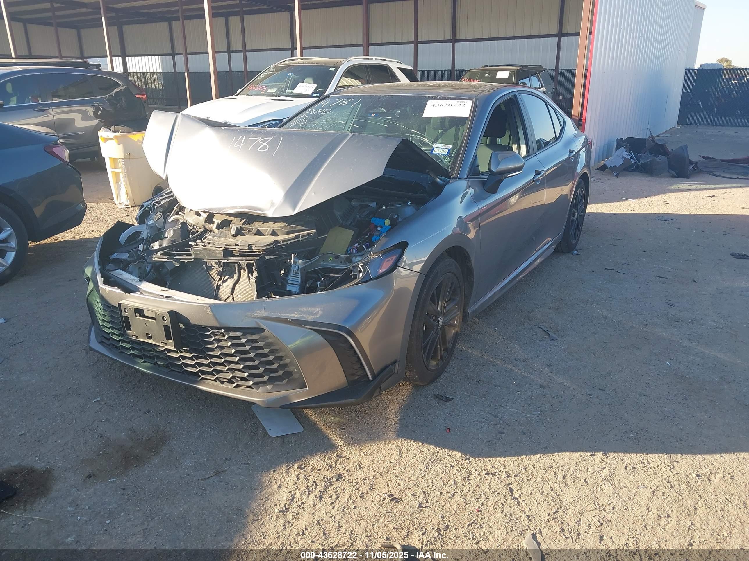 TOYOTA CAMRY image 2