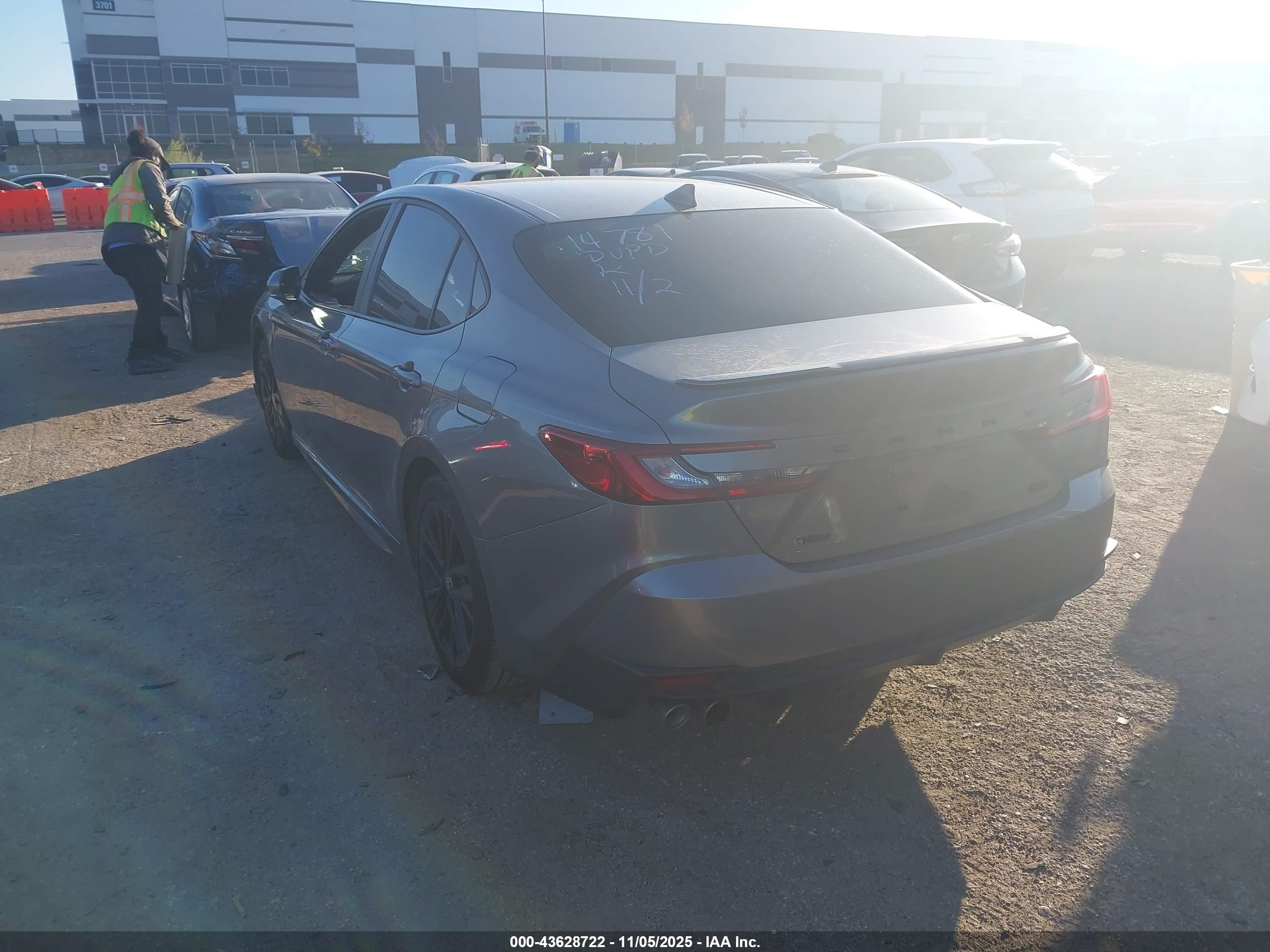 TOYOTA CAMRY image 3