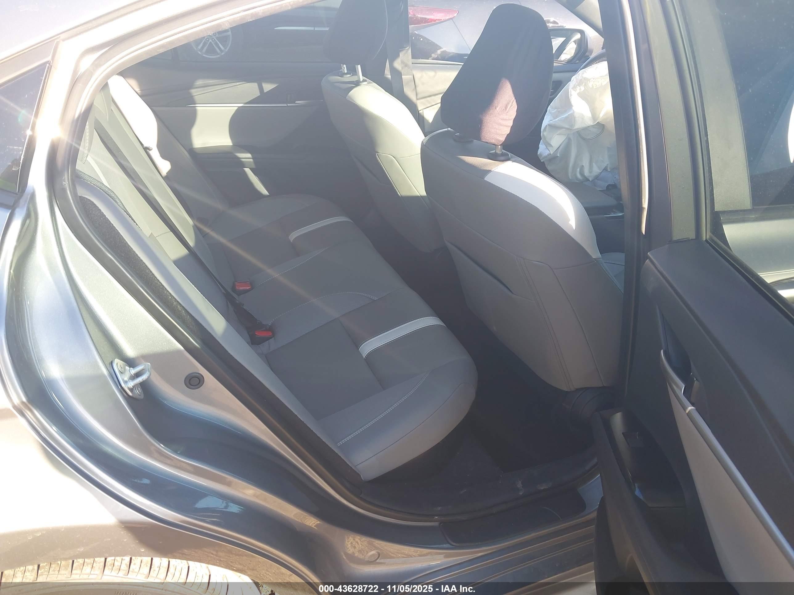 TOYOTA CAMRY image 8