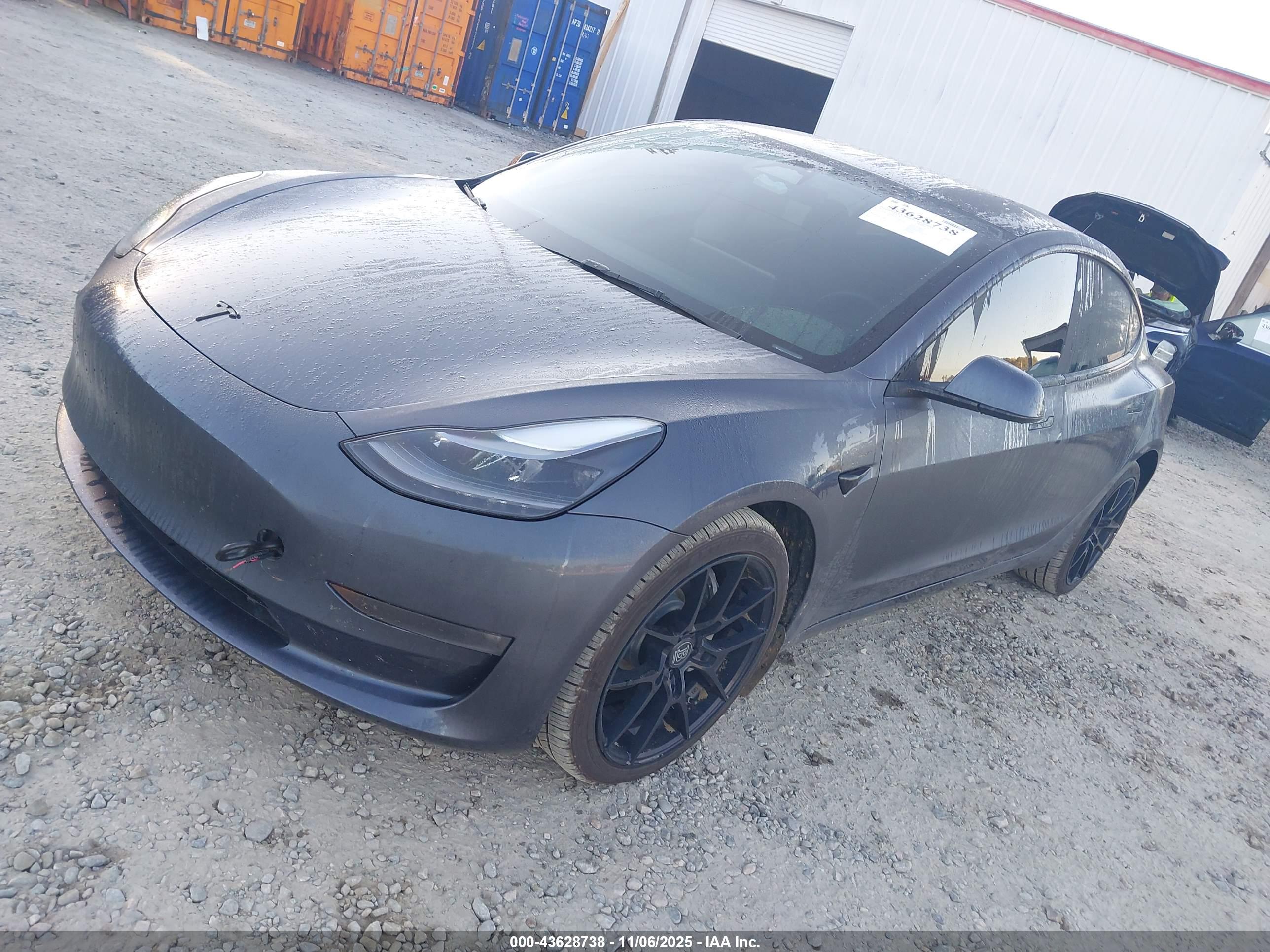 TESLA MODEL image 2