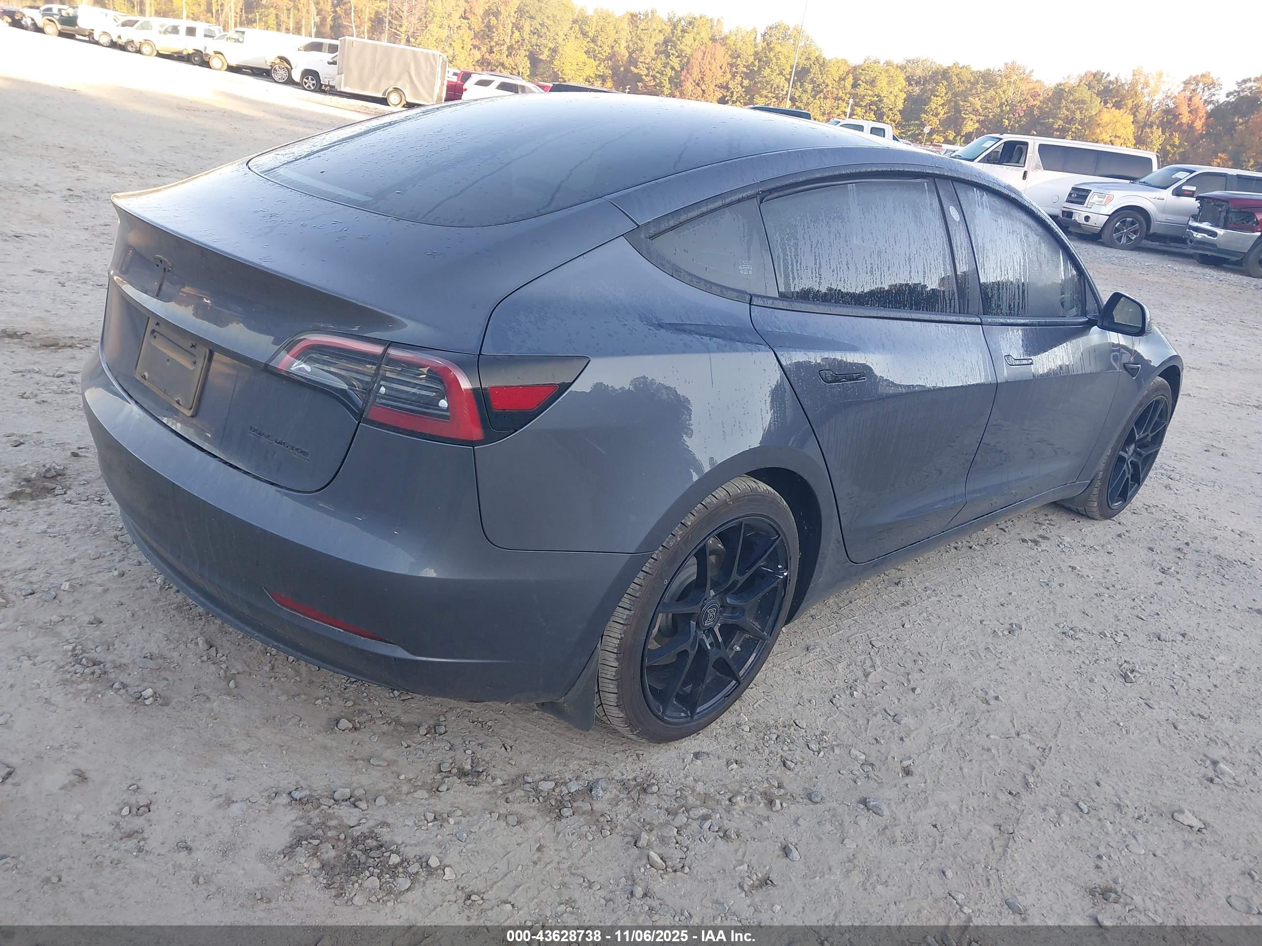 TESLA MODEL image 4