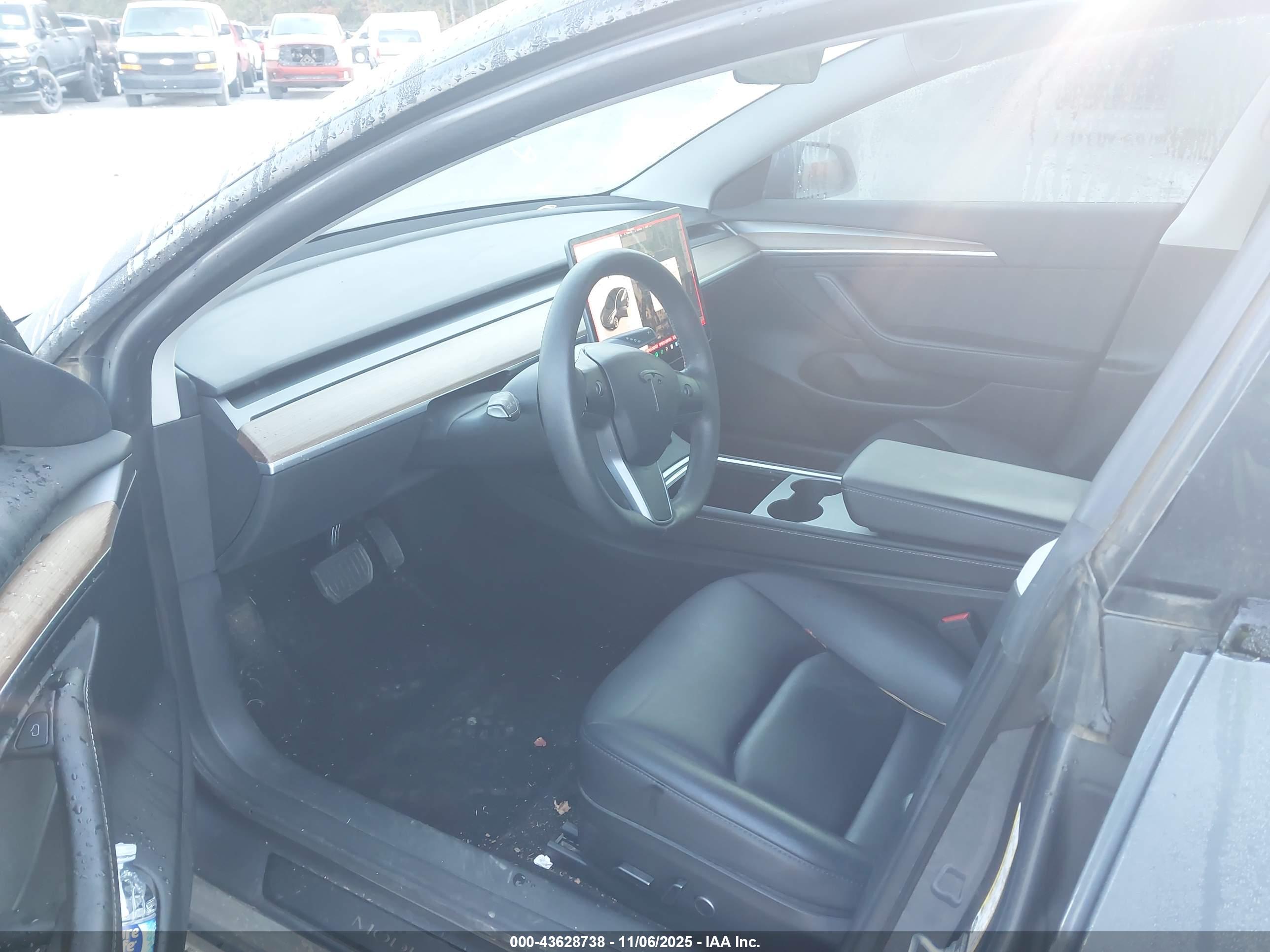 TESLA MODEL image 5