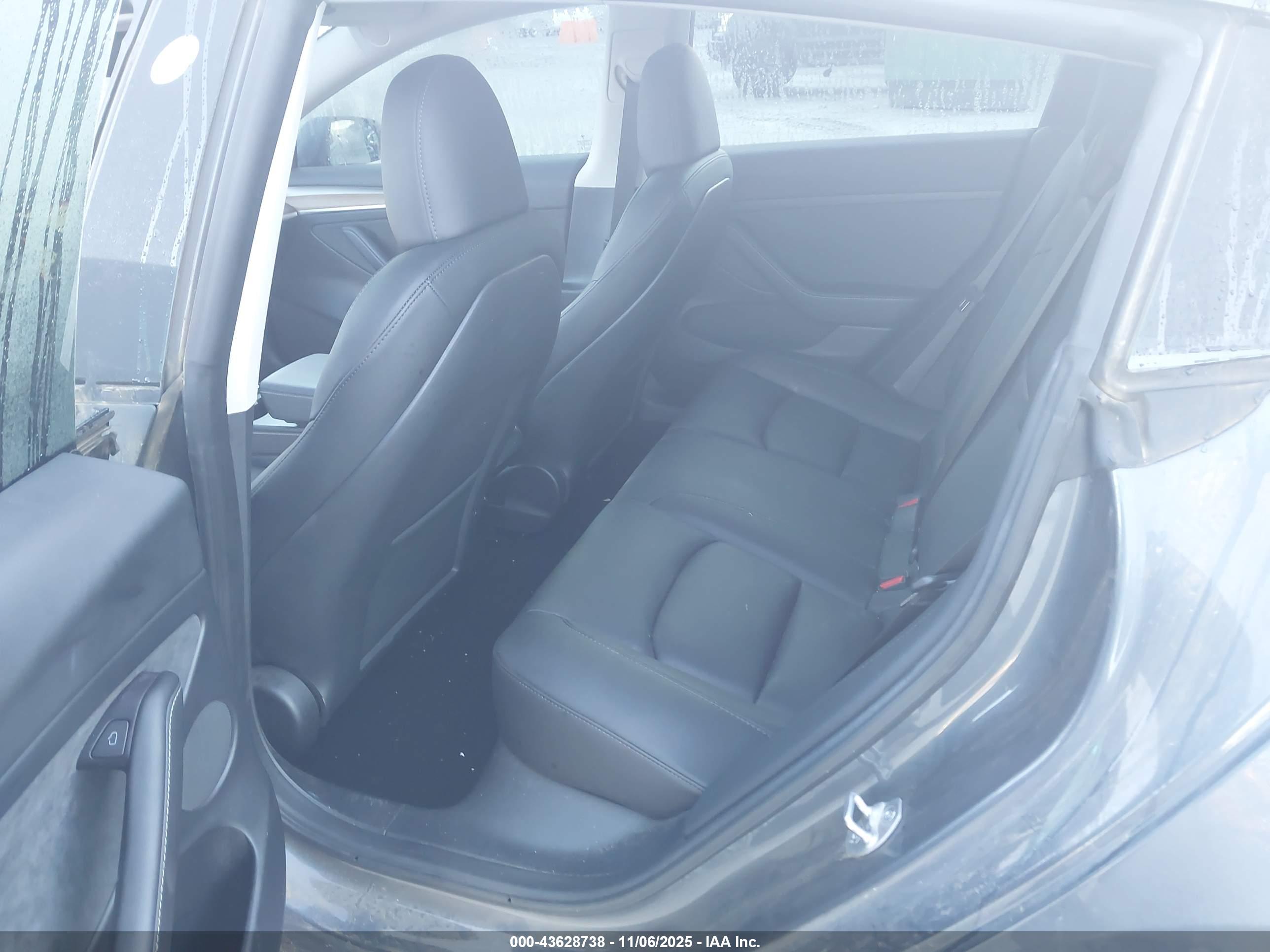 TESLA MODEL image 8