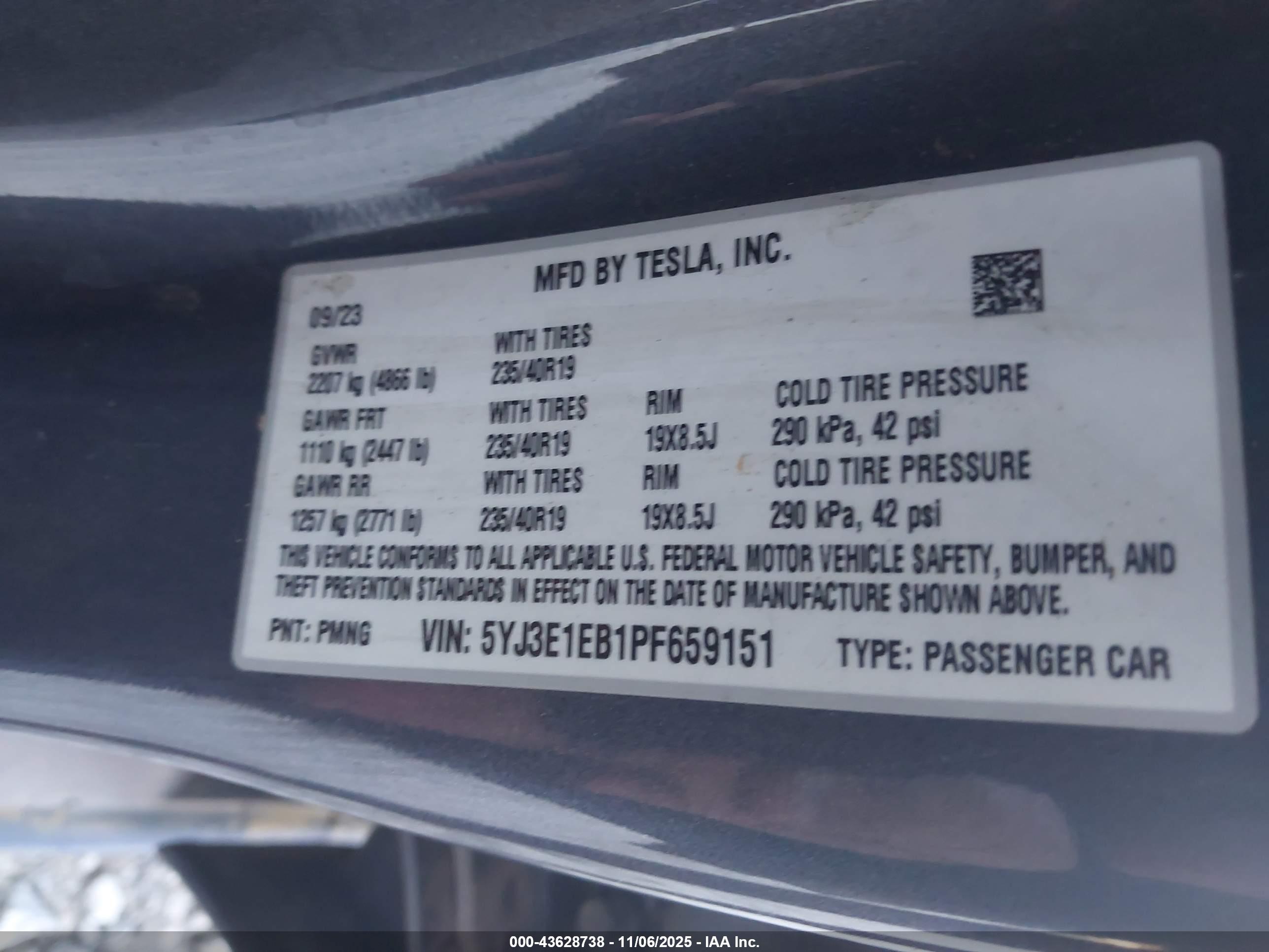 TESLA MODEL image 9