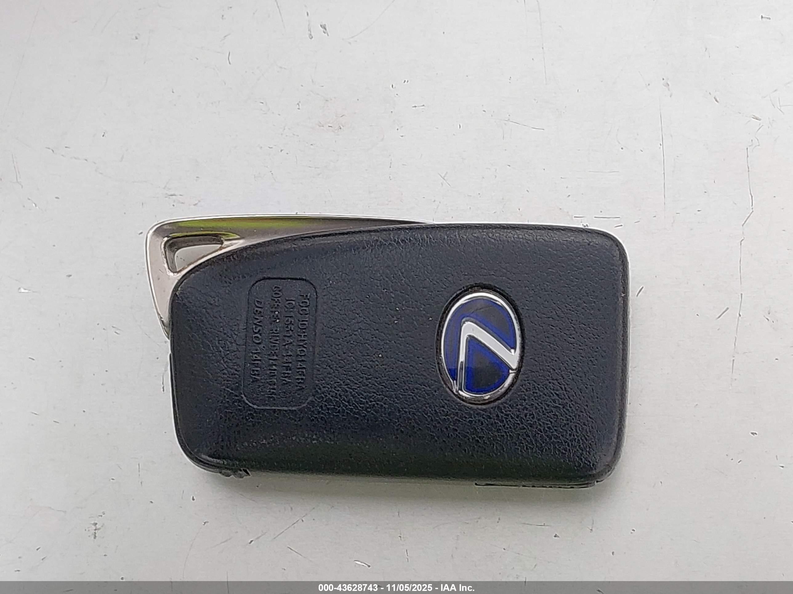 LEXUS ES image 11