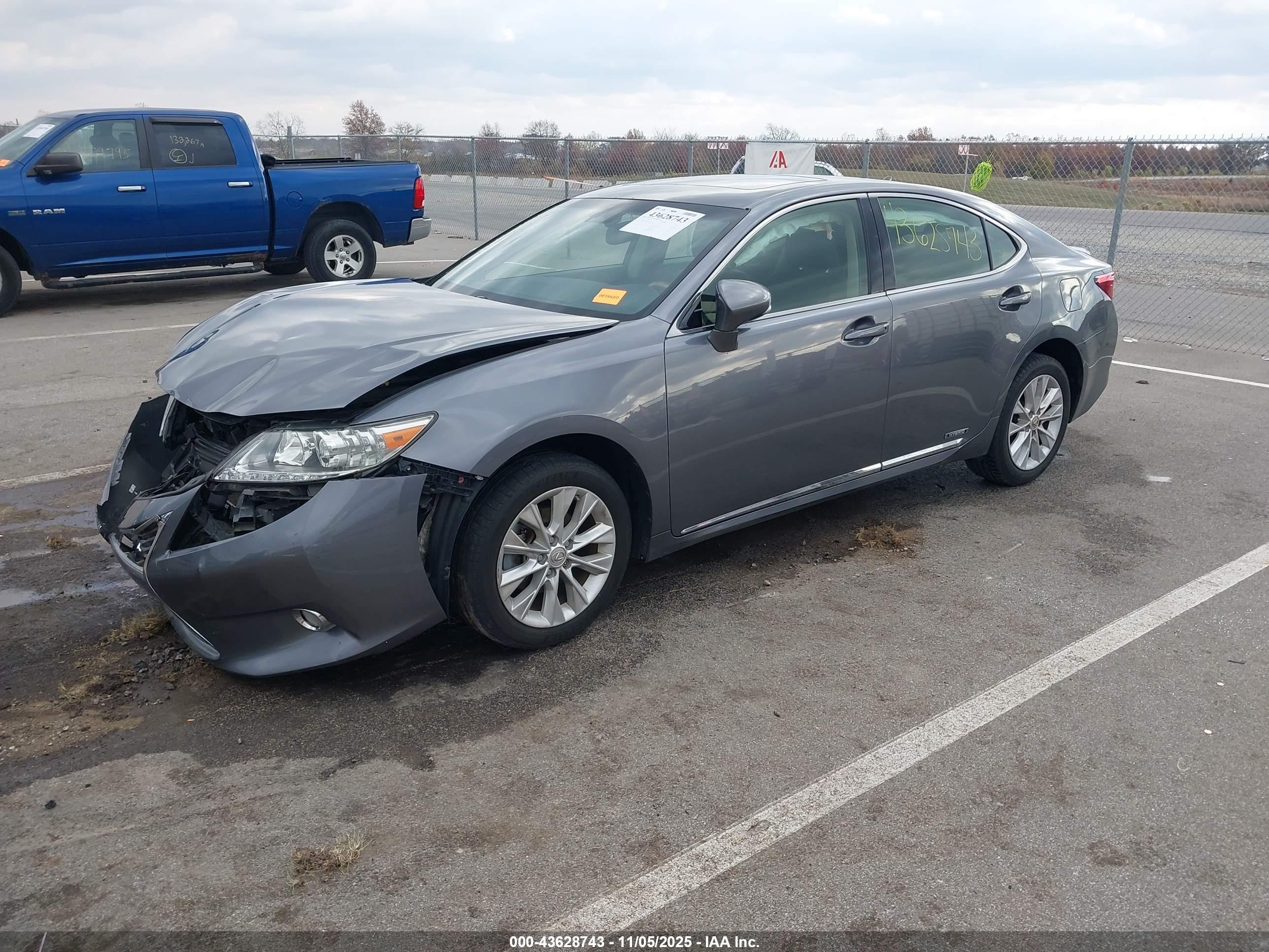LEXUS ES image 2