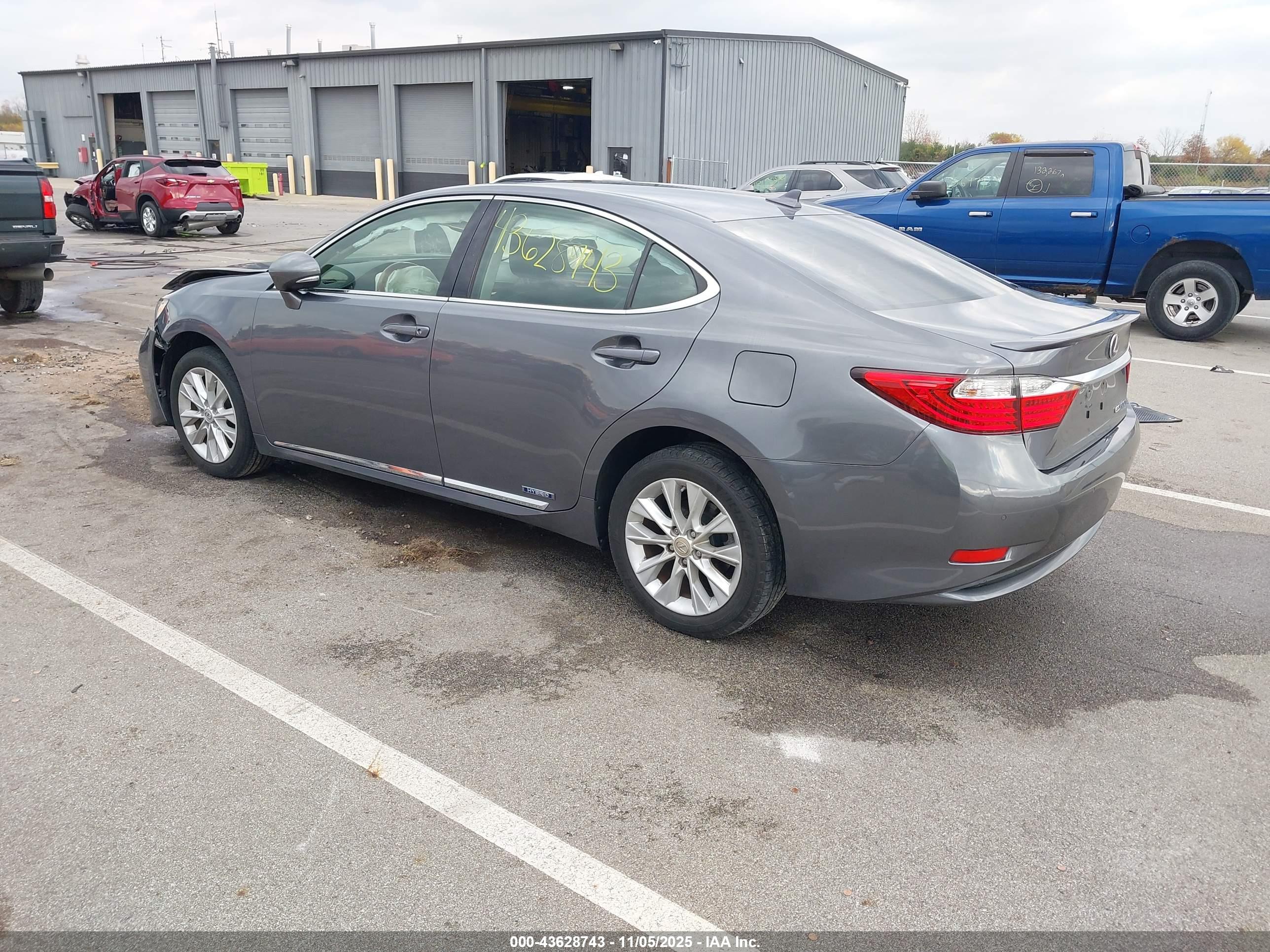 LEXUS ES image 3