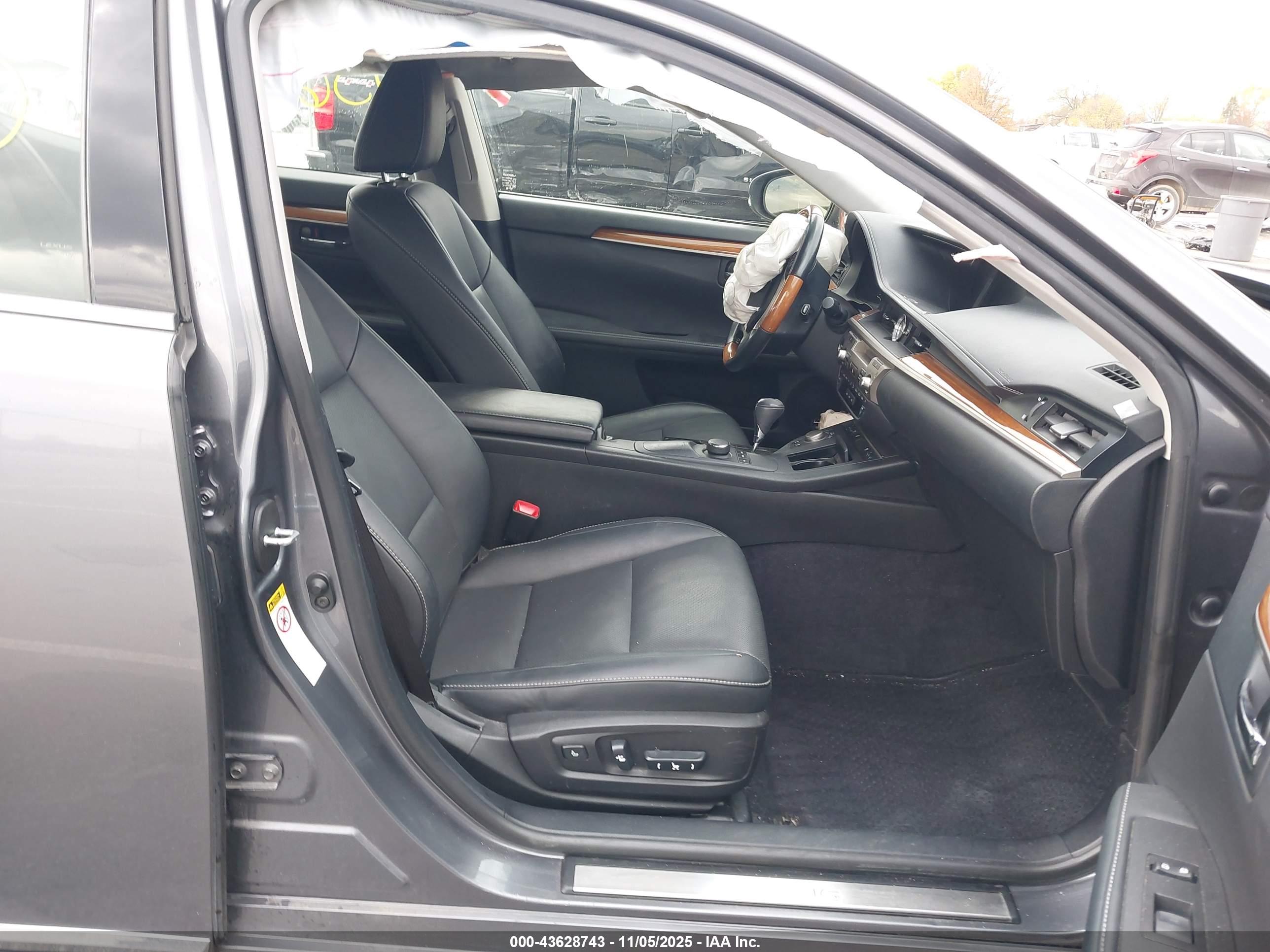 LEXUS ES image 5