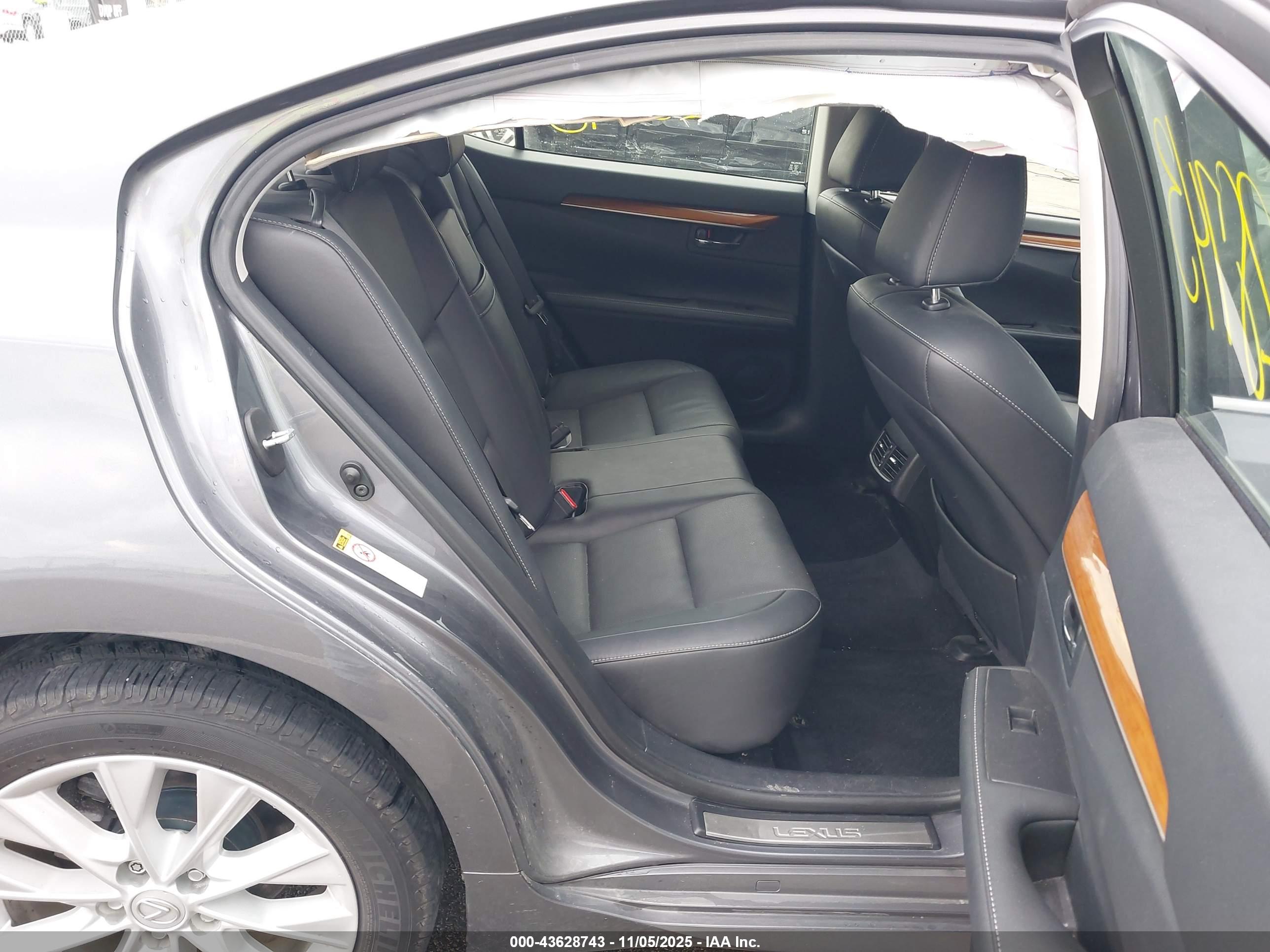 LEXUS ES image 8