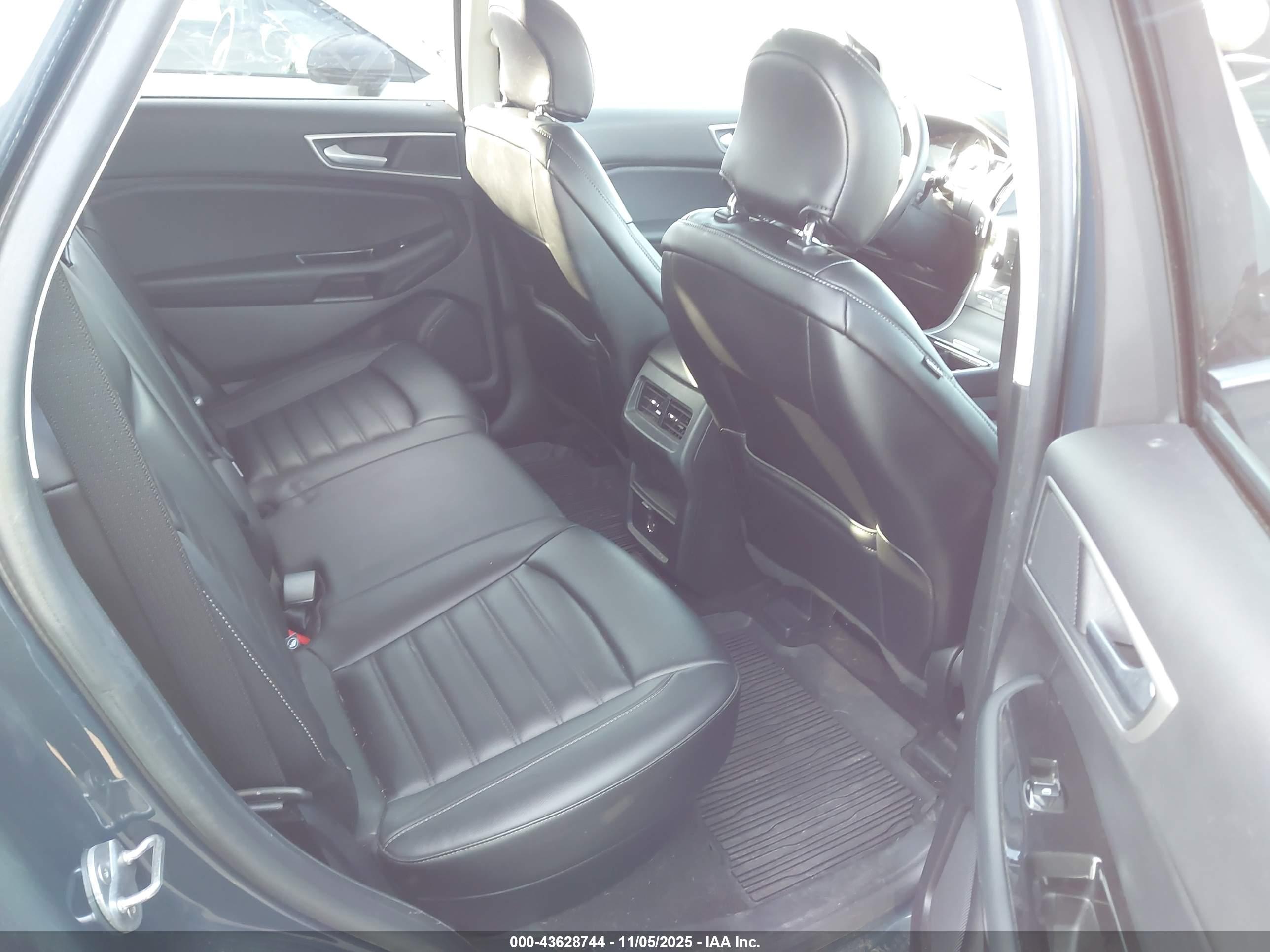 FORD EDGE image 8