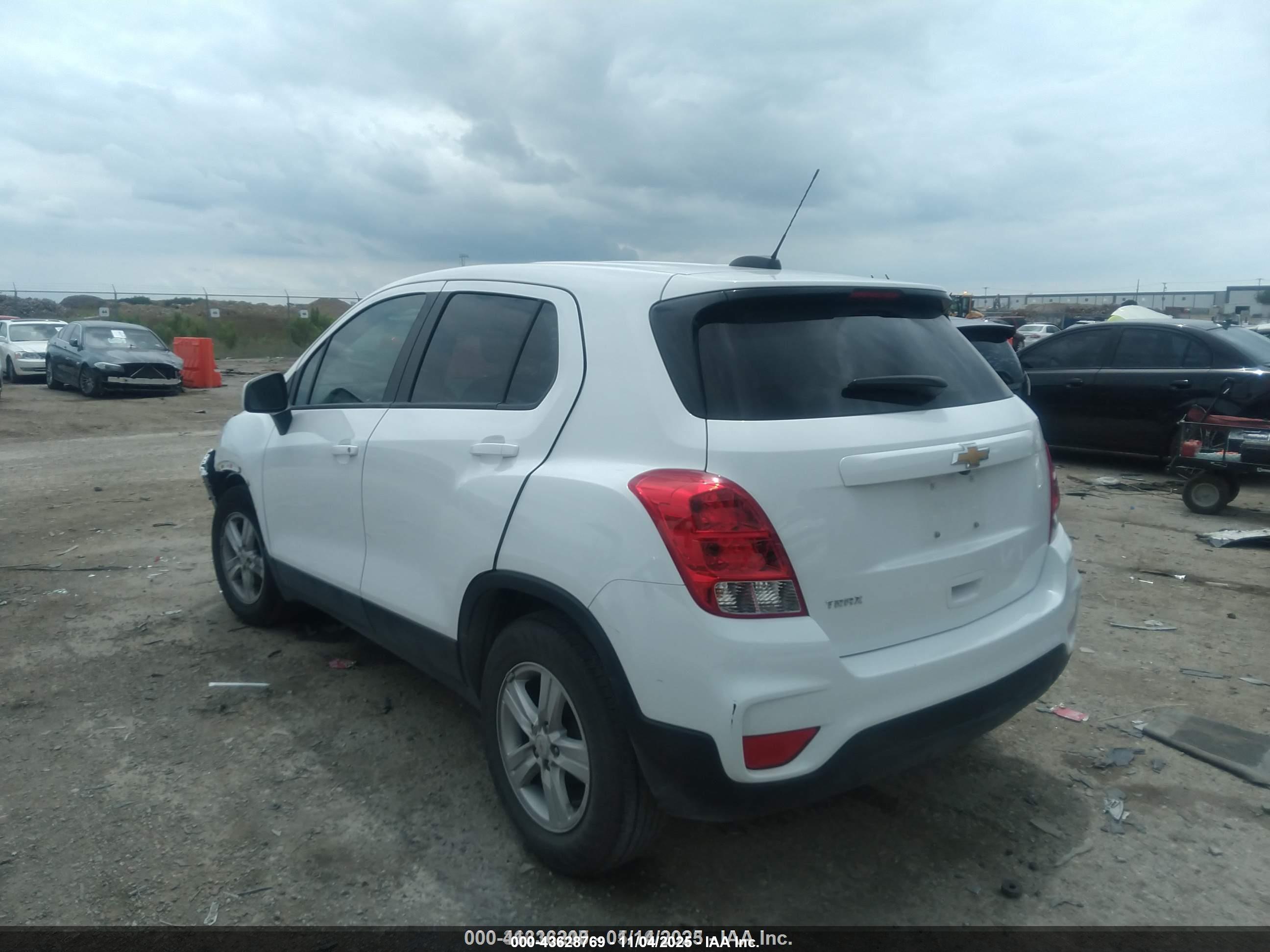 CHEVROLET TRAX image 3
