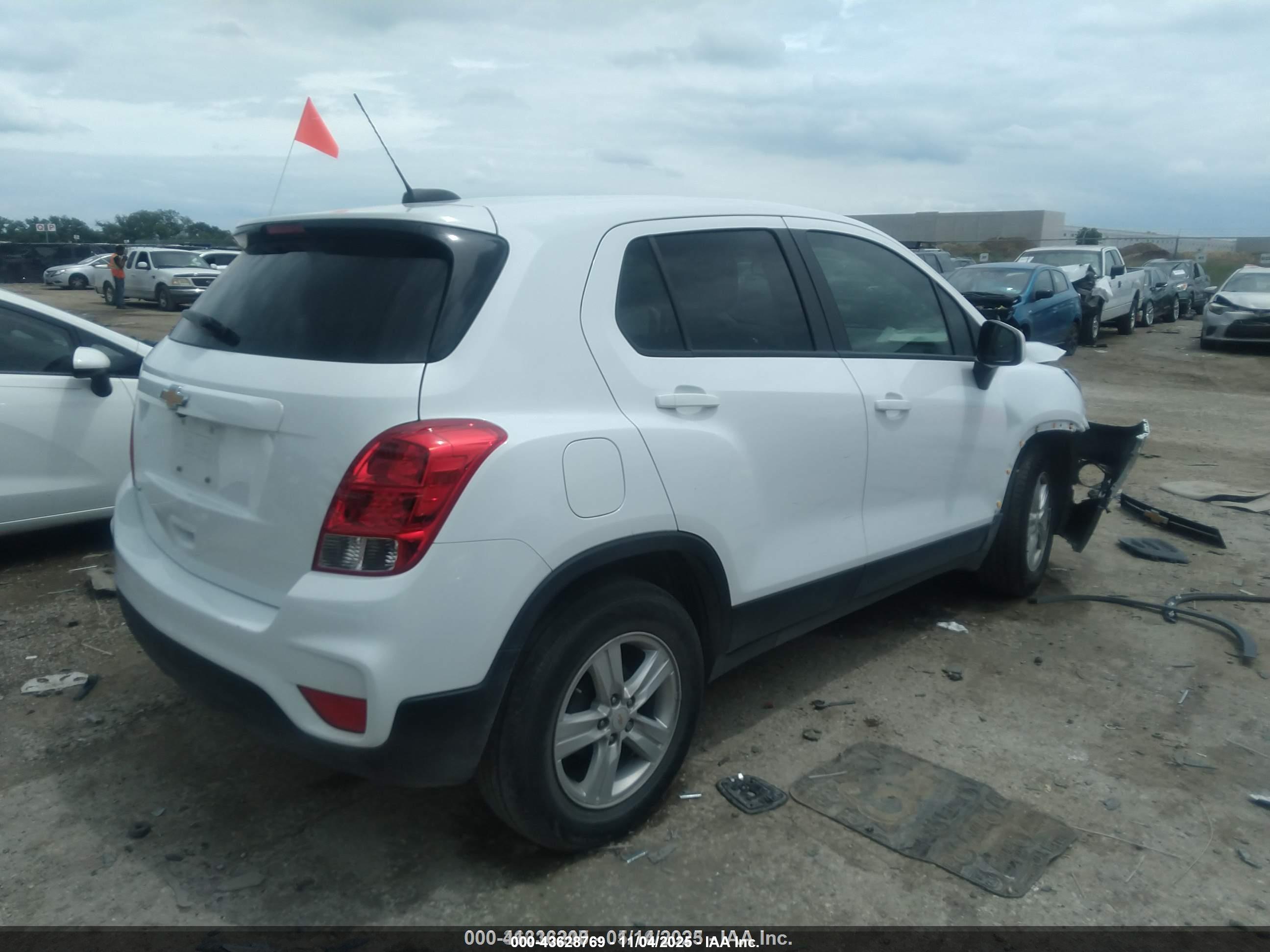 CHEVROLET TRAX image 4