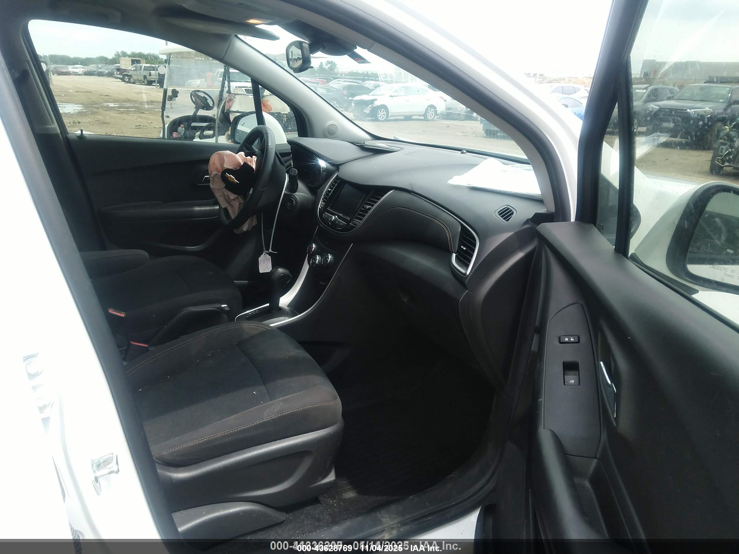 CHEVROLET TRAX image 5