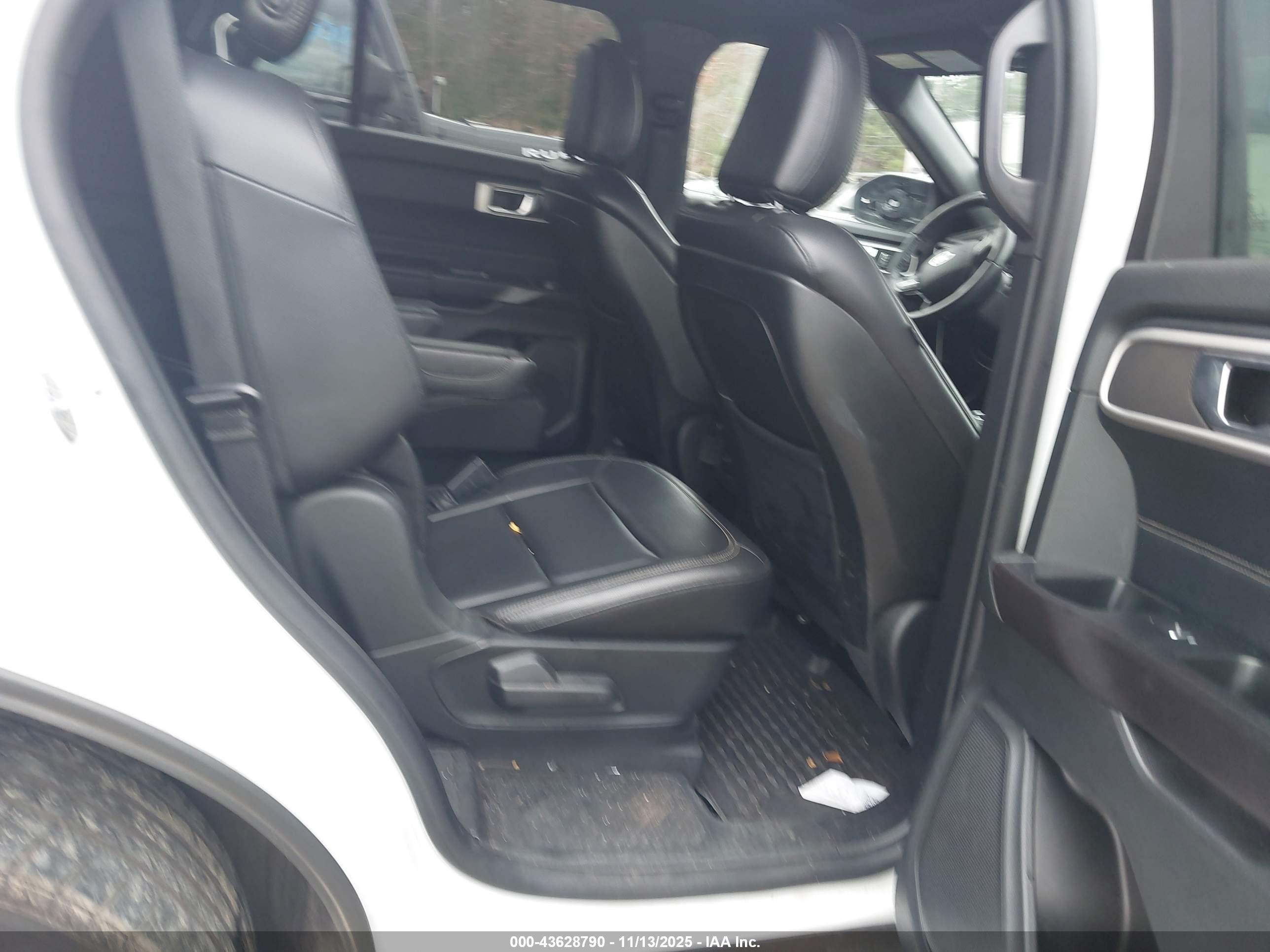 FORD EXPLORER image 8