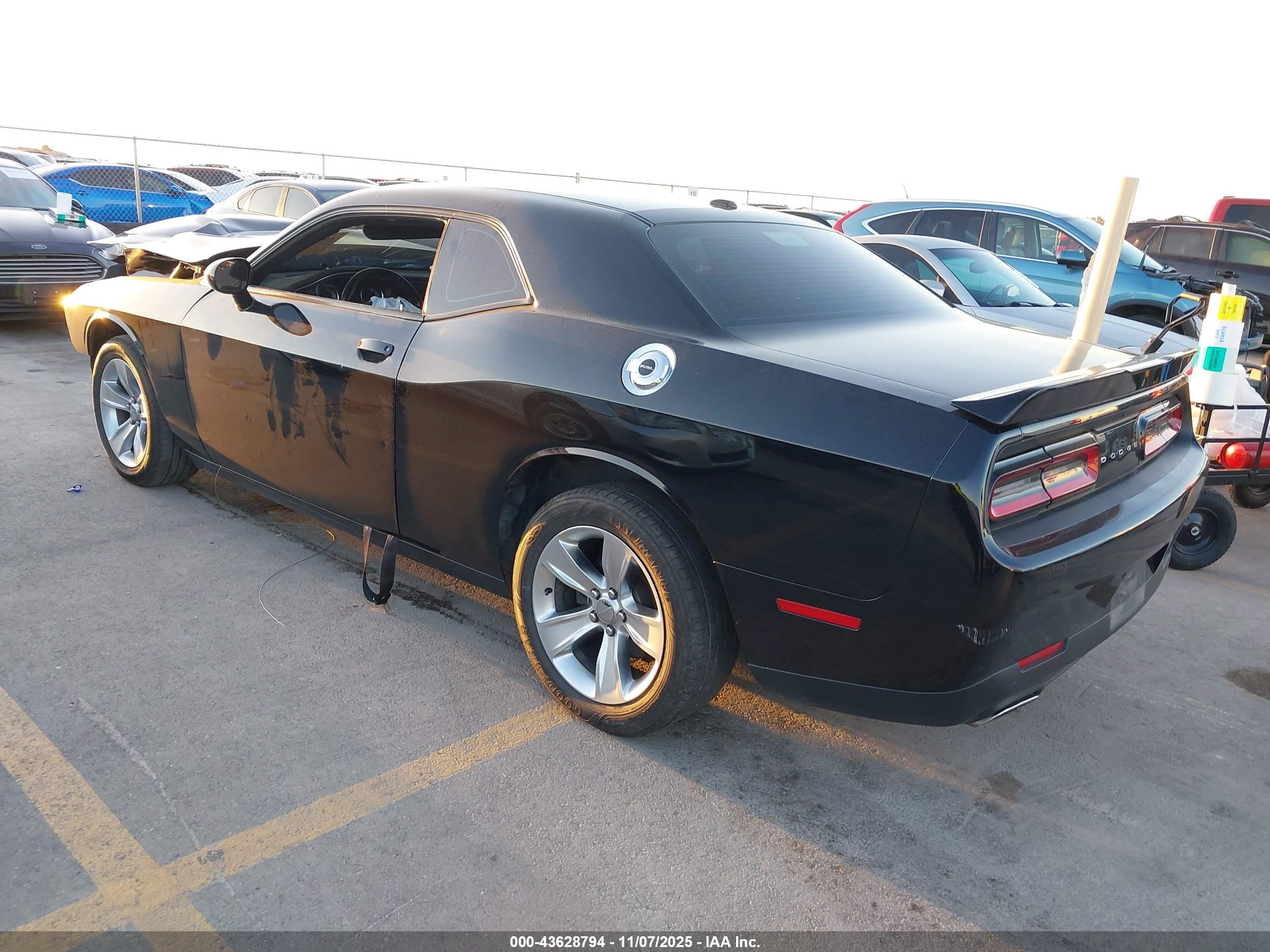 DODGE CHALLENGER image 3