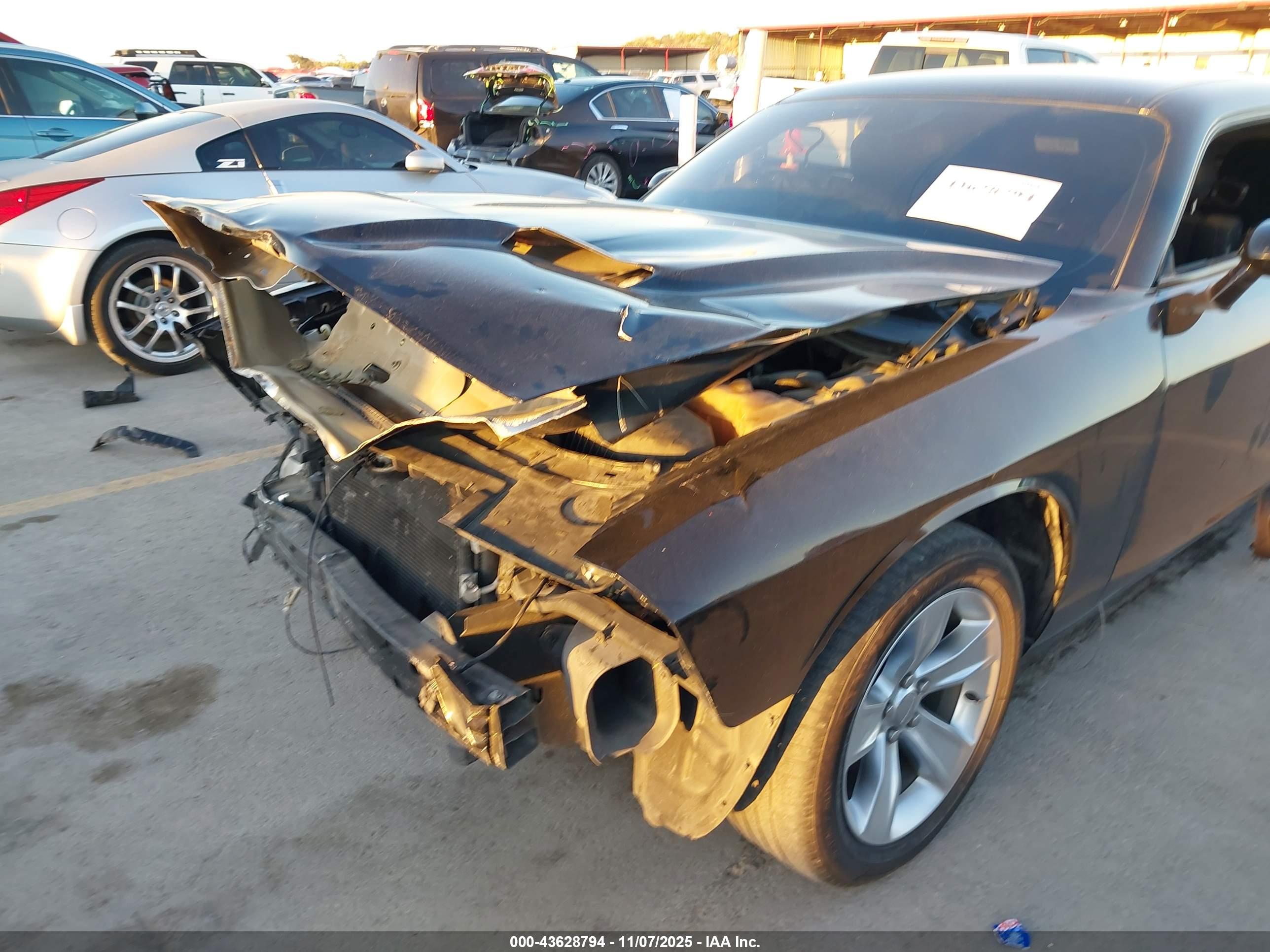 DODGE CHALLENGER image 6