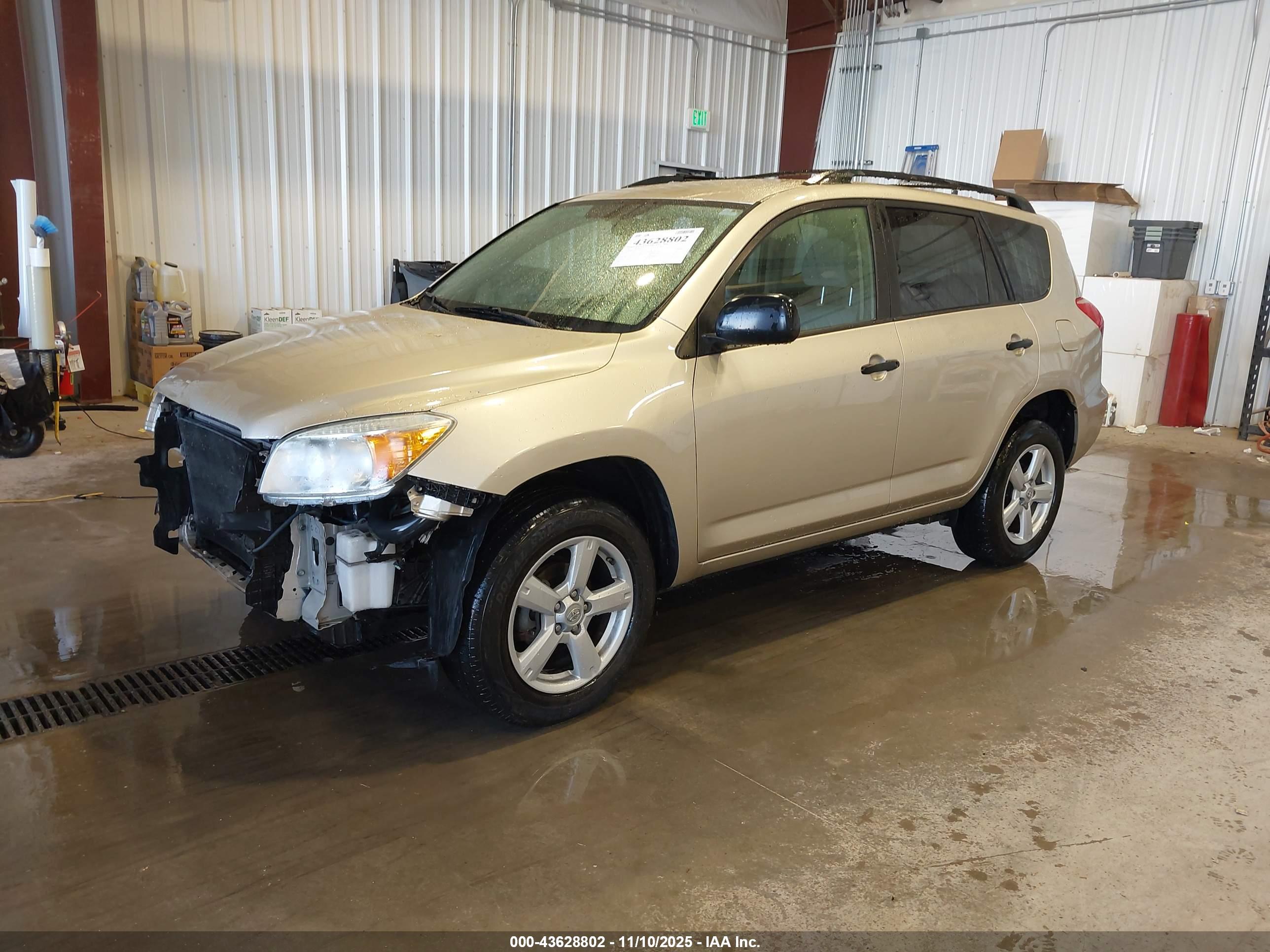 TOYOTA RAV4 image 2