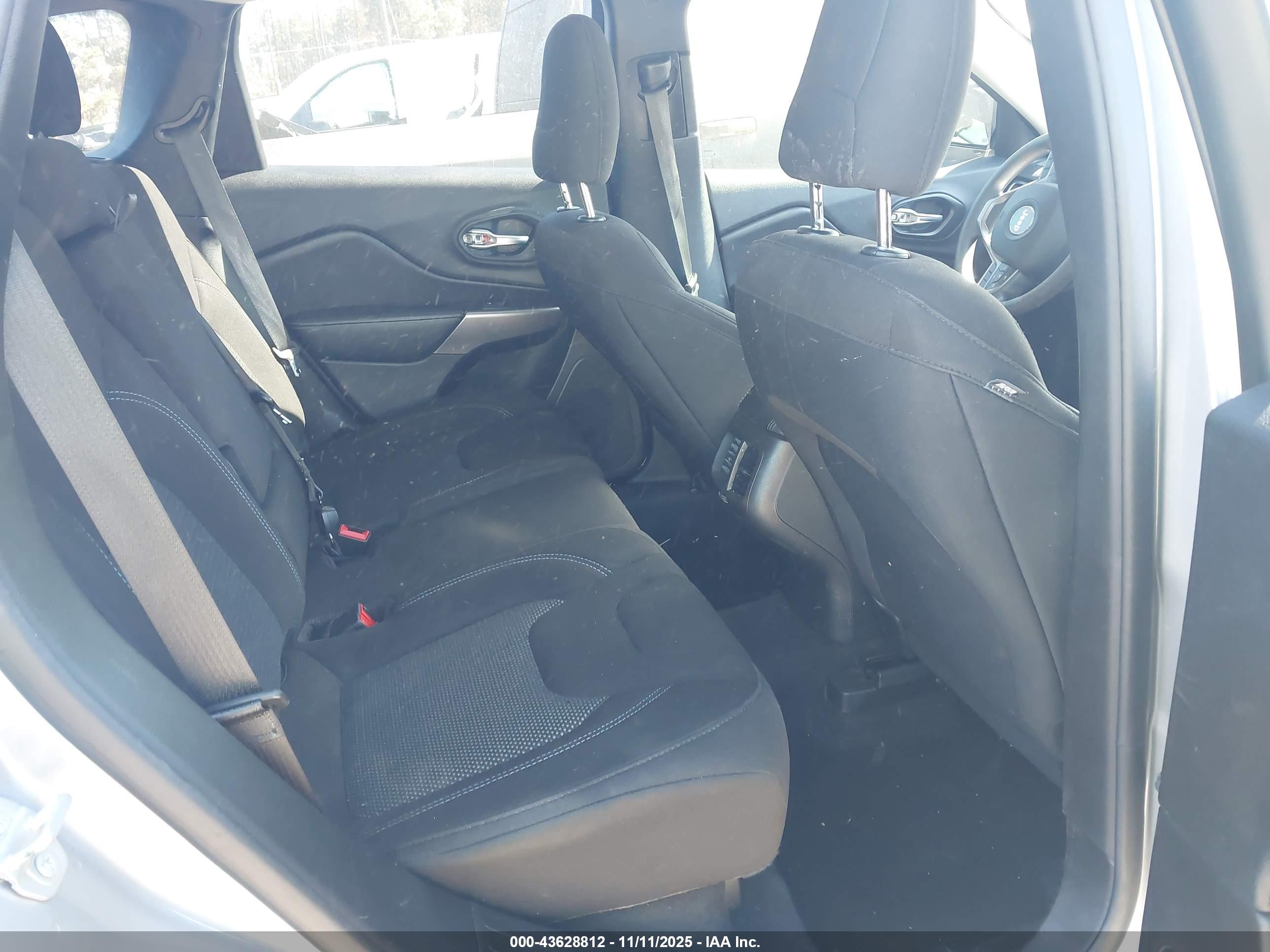 JEEP CHEROKEE image 8