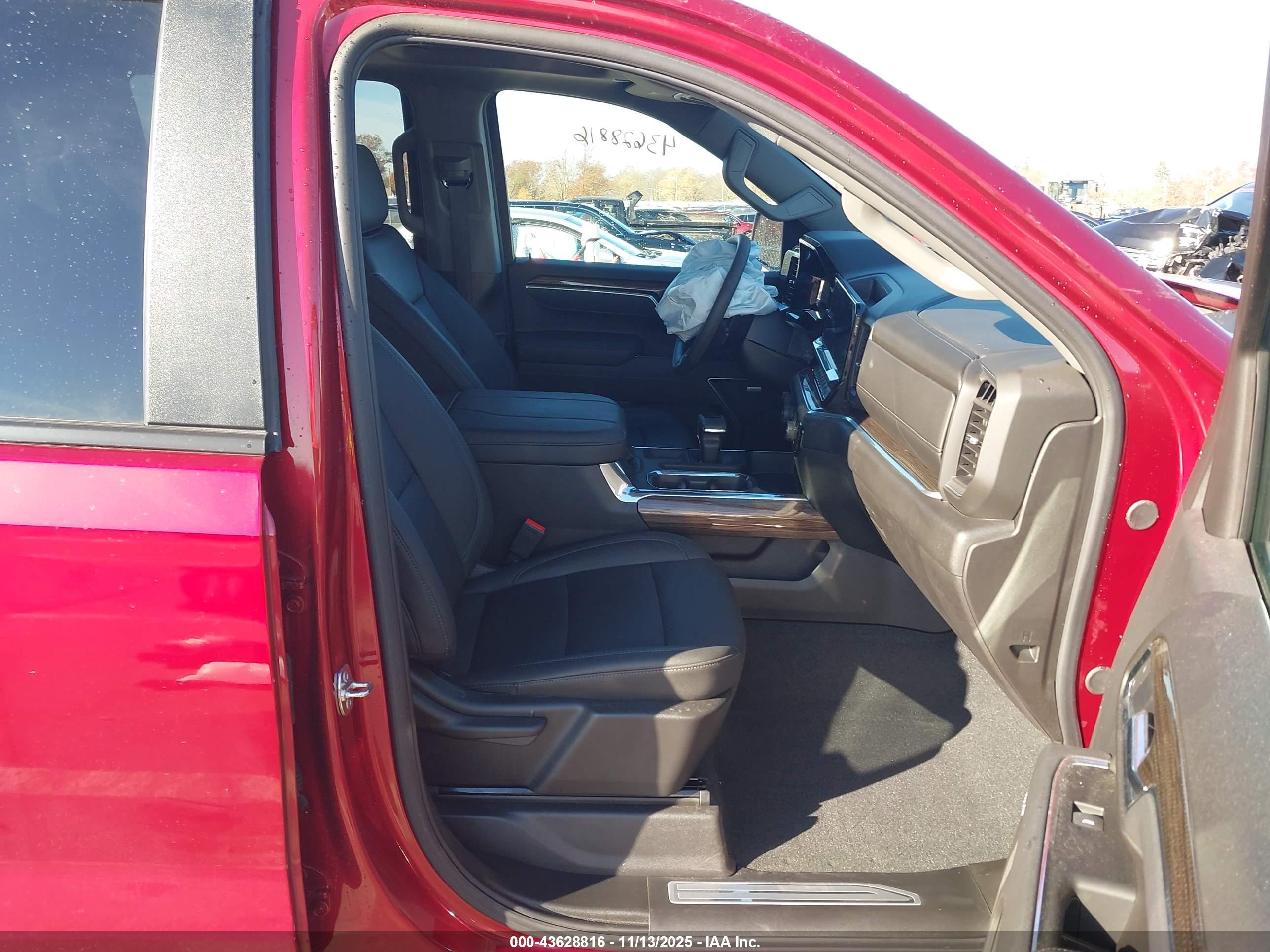 CHEVROLET SILVERADO image 5