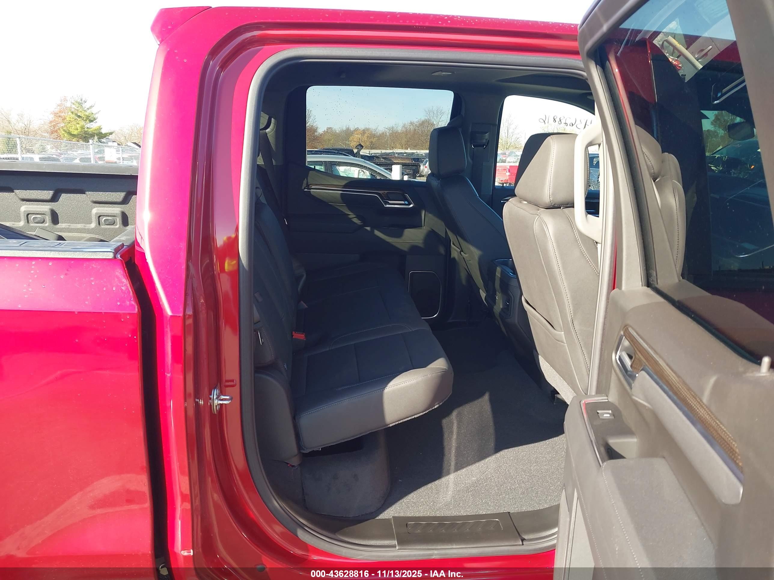 CHEVROLET SILVERADO image 8