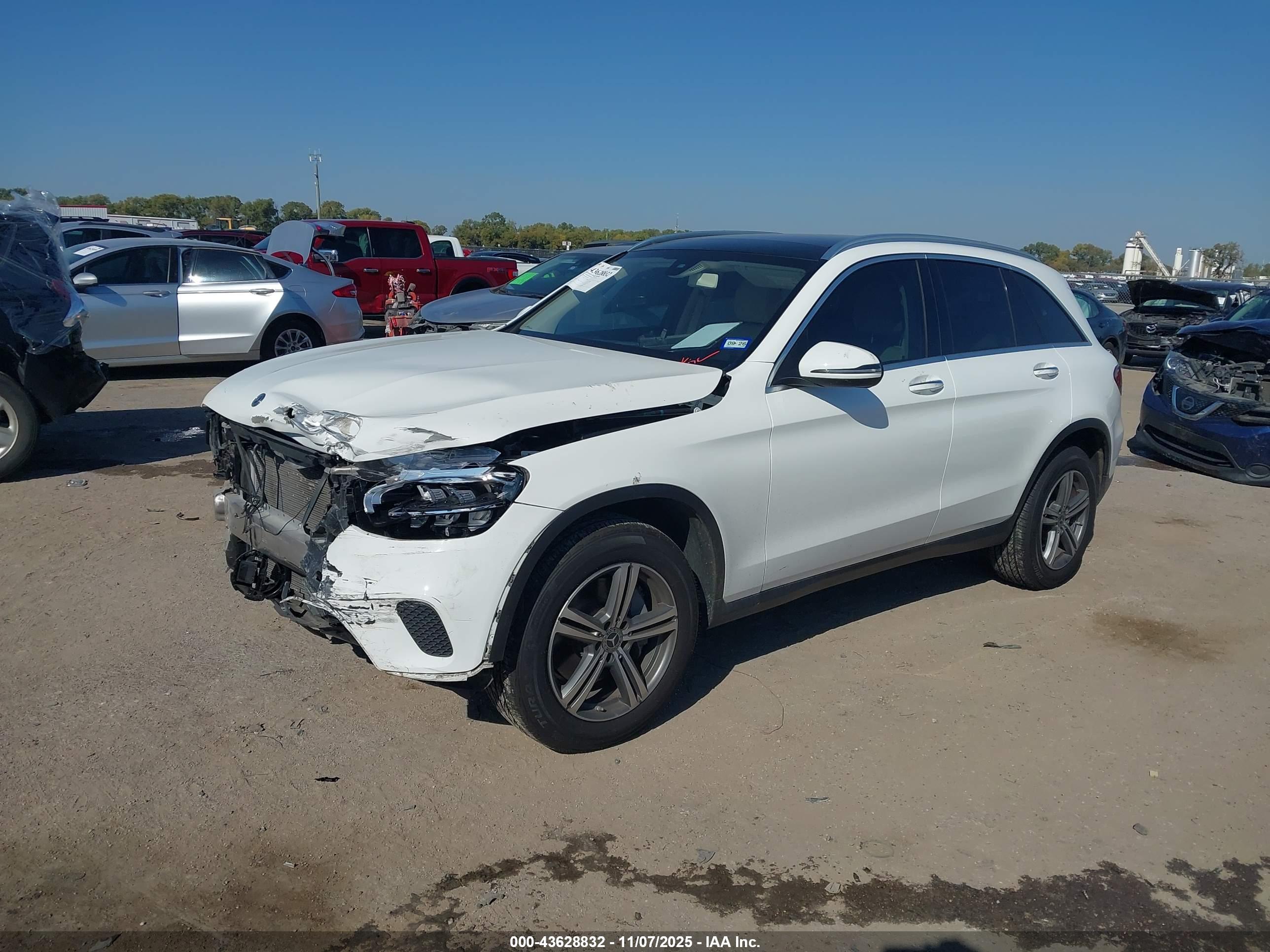 MERCEDES-BENZ GLC image 2