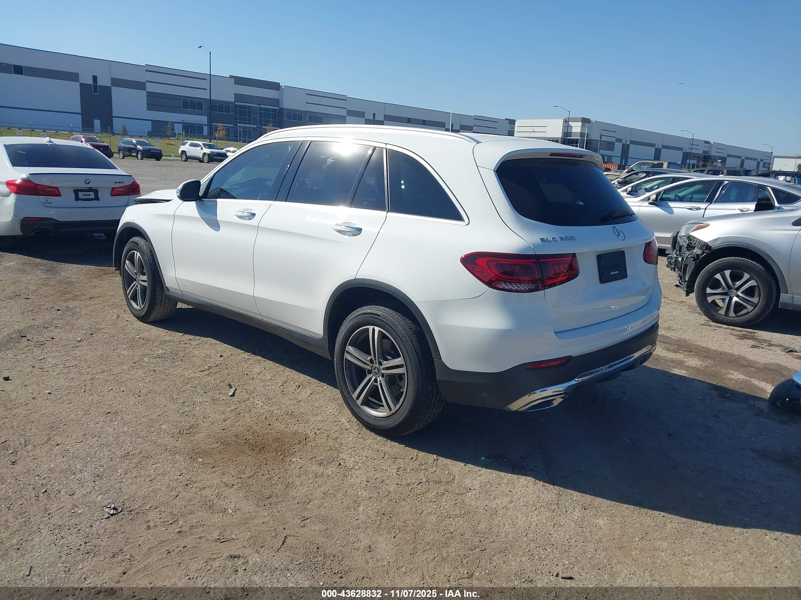 MERCEDES-BENZ GLC image 3