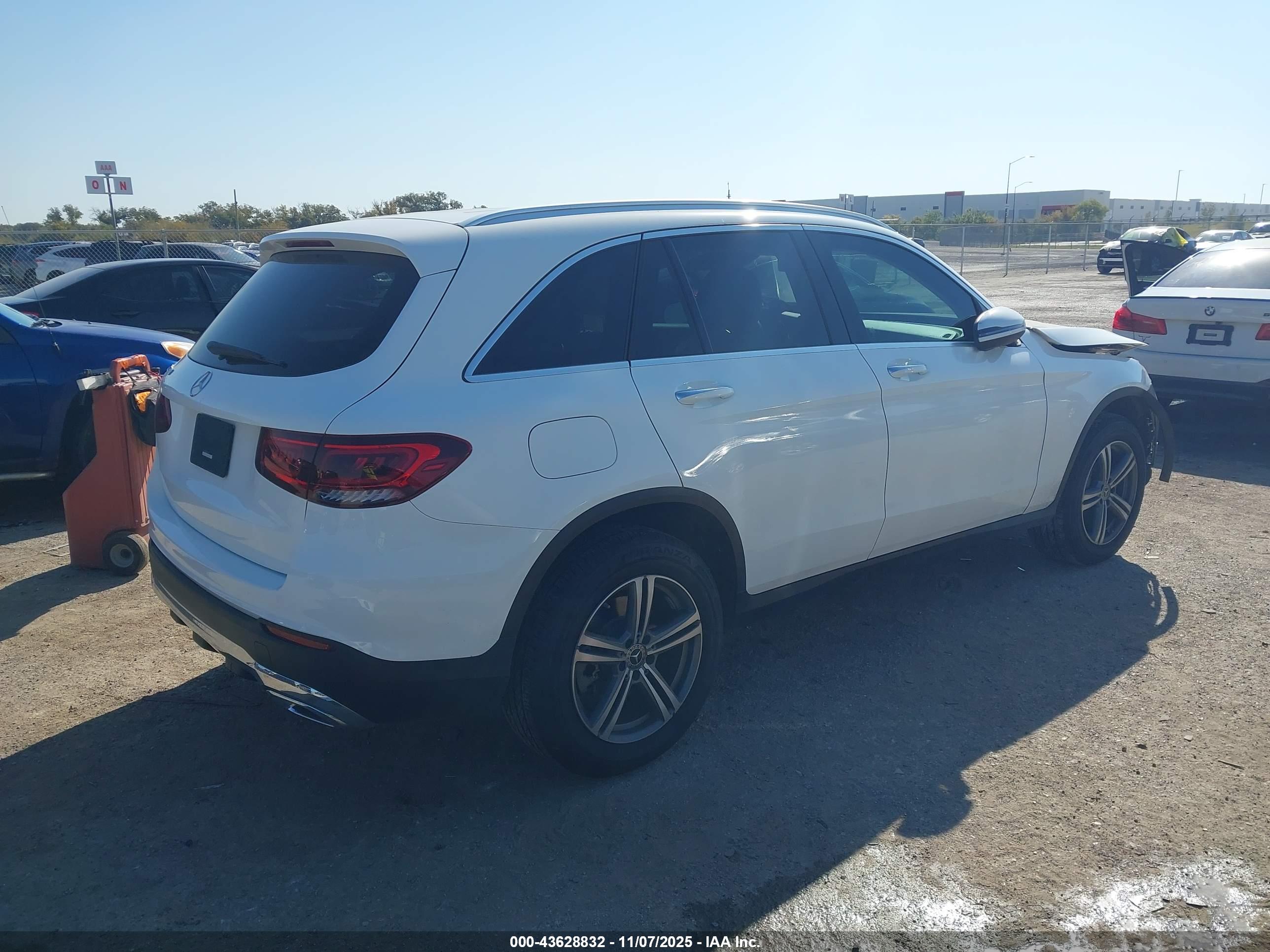 MERCEDES-BENZ GLC image 4