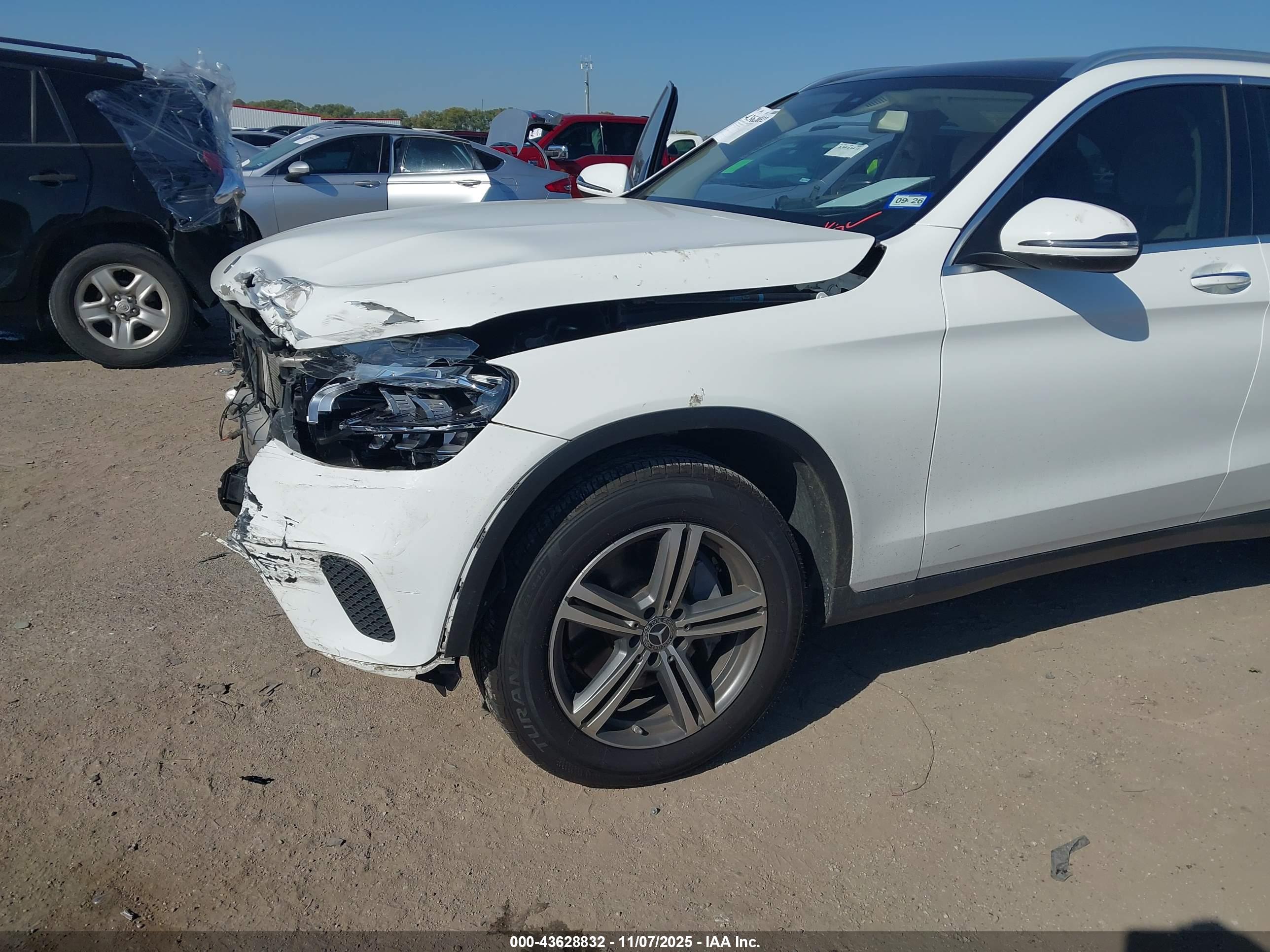 MERCEDES-BENZ GLC image 6
