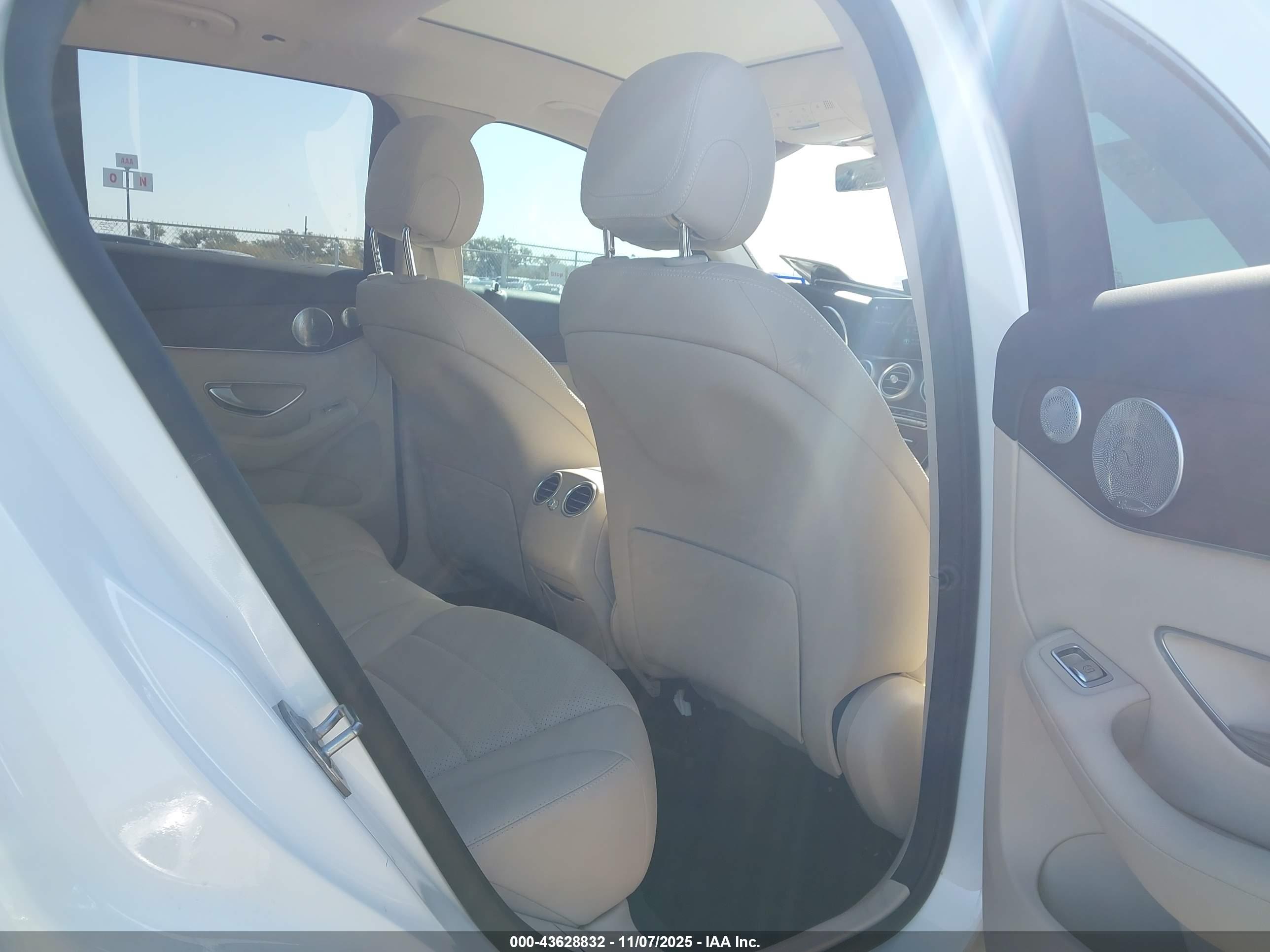 MERCEDES-BENZ GLC image 8