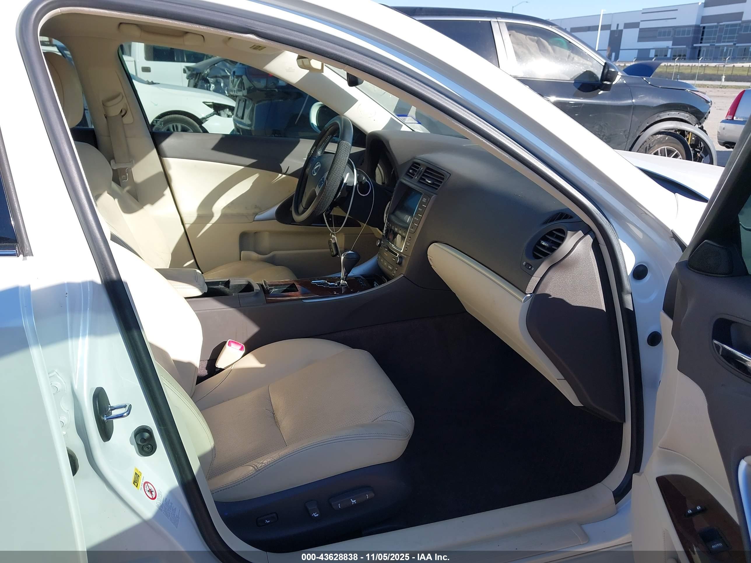 LEXUS IS image 5
