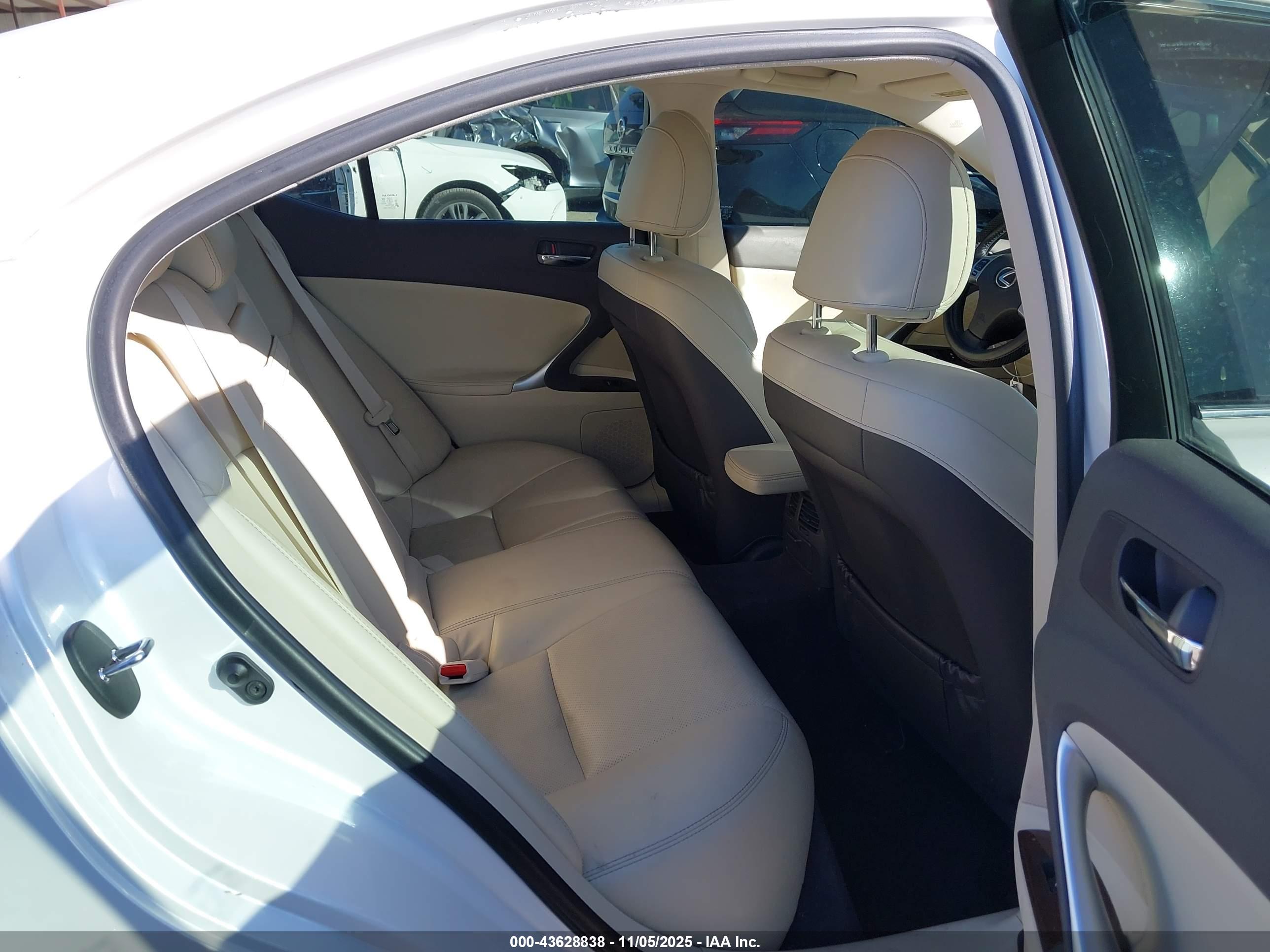 LEXUS IS image 8